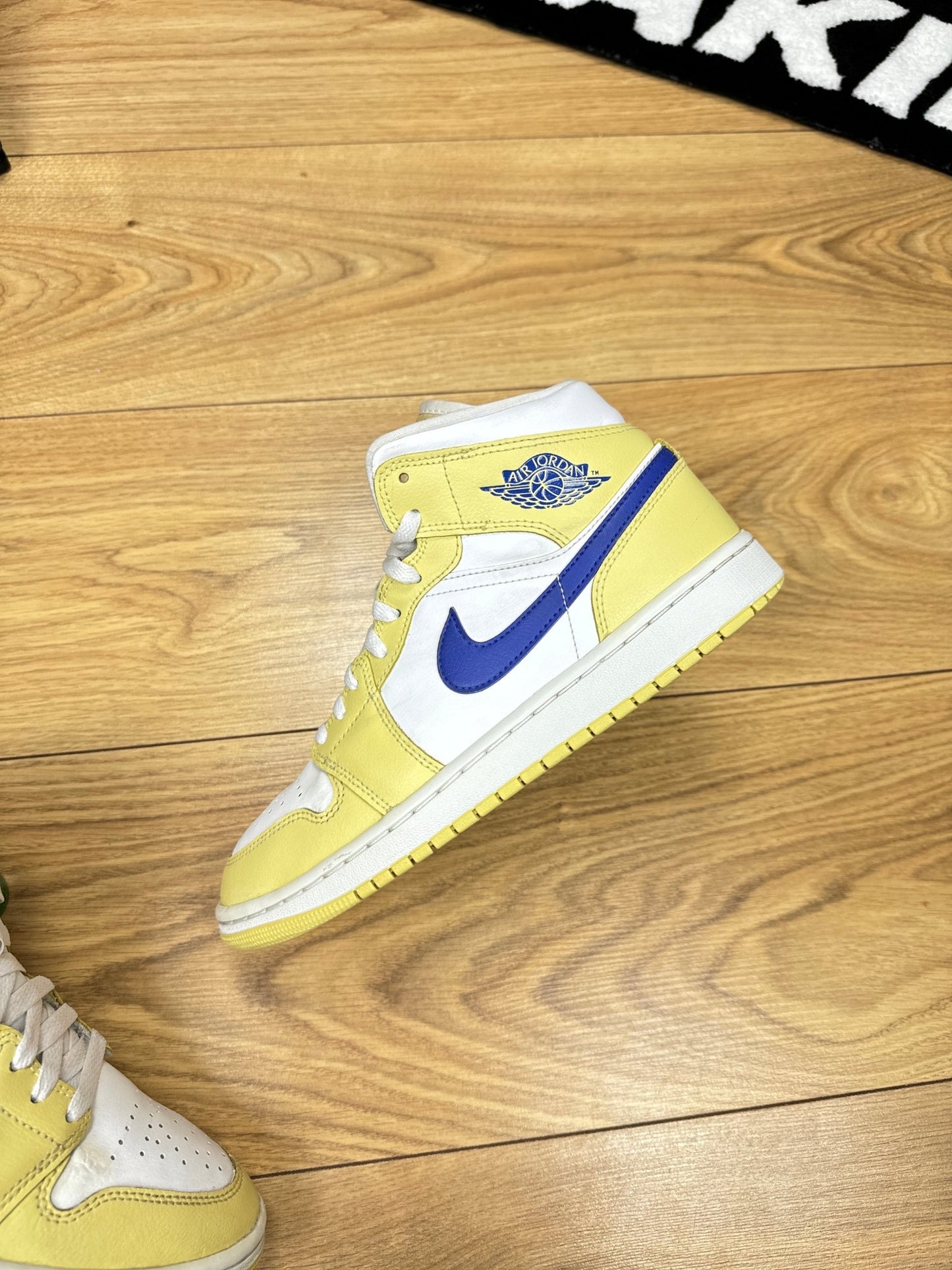 Nike Air Jordan 1 Mid (40.5)