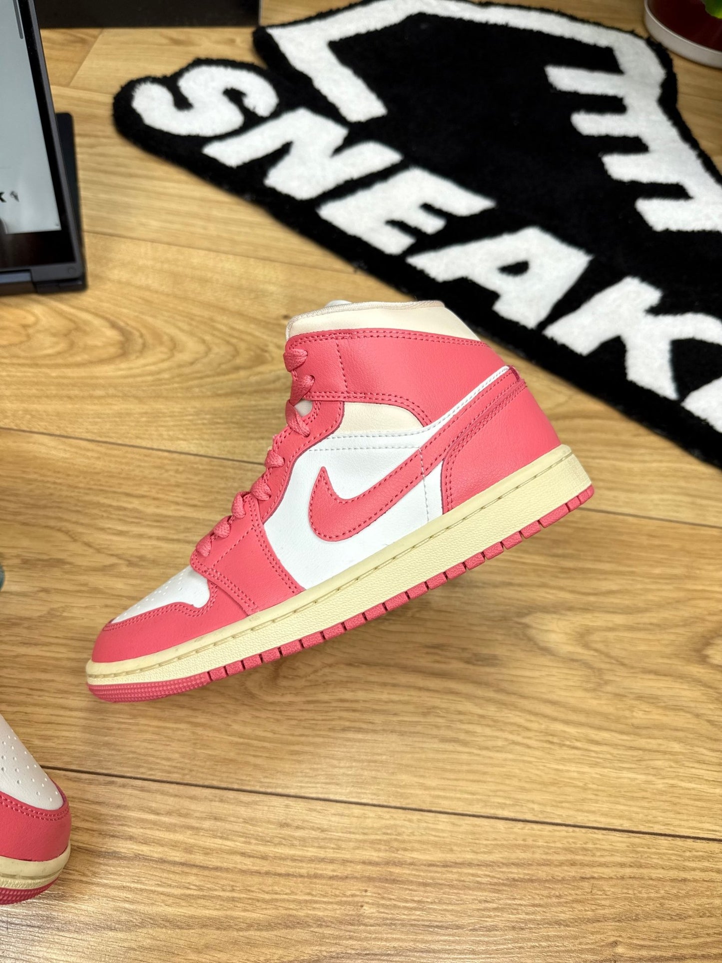 Nike Air Jordan 1 Mid (37.5)