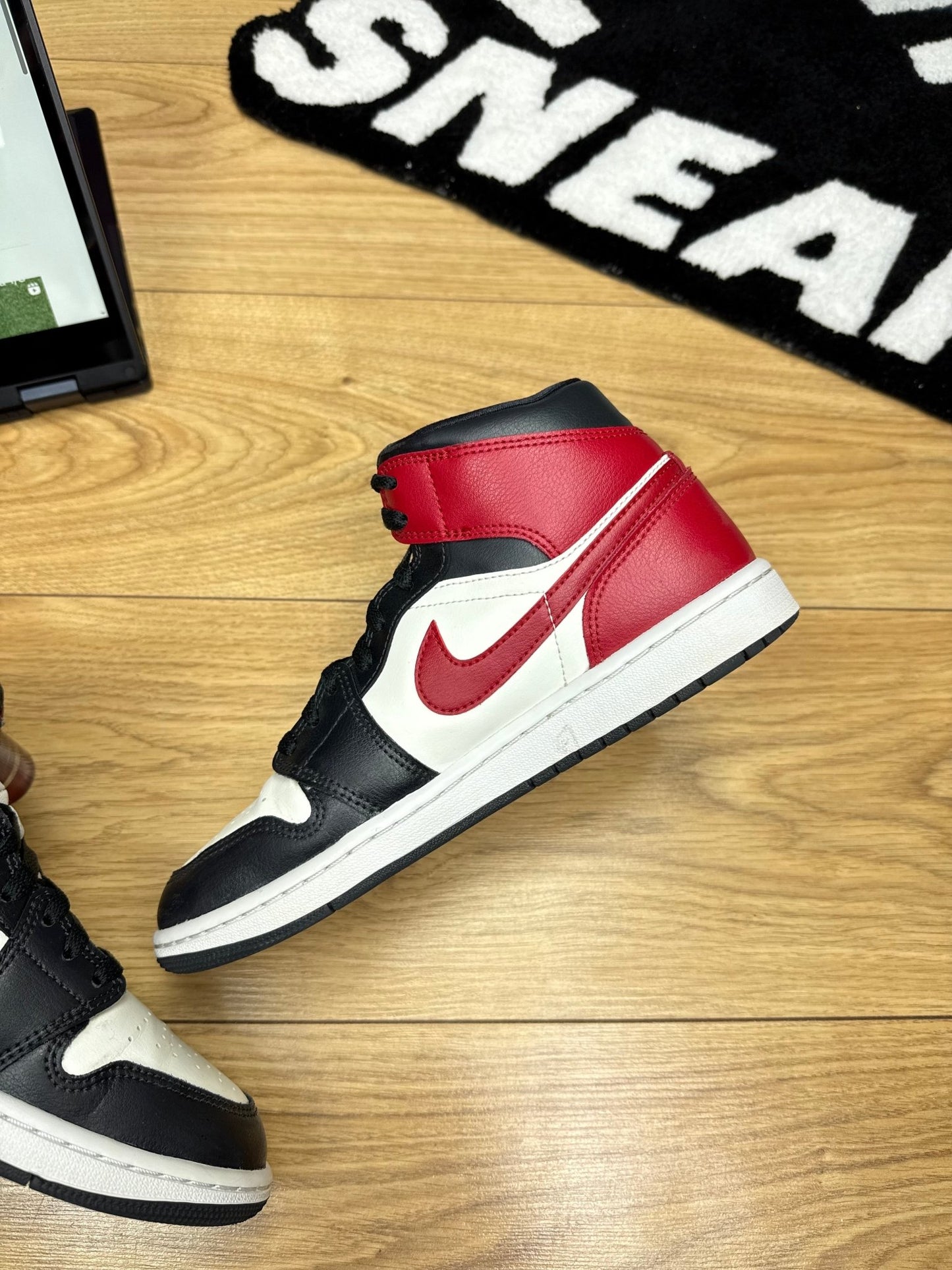 Nike Air Jordan 1 Mid (40)