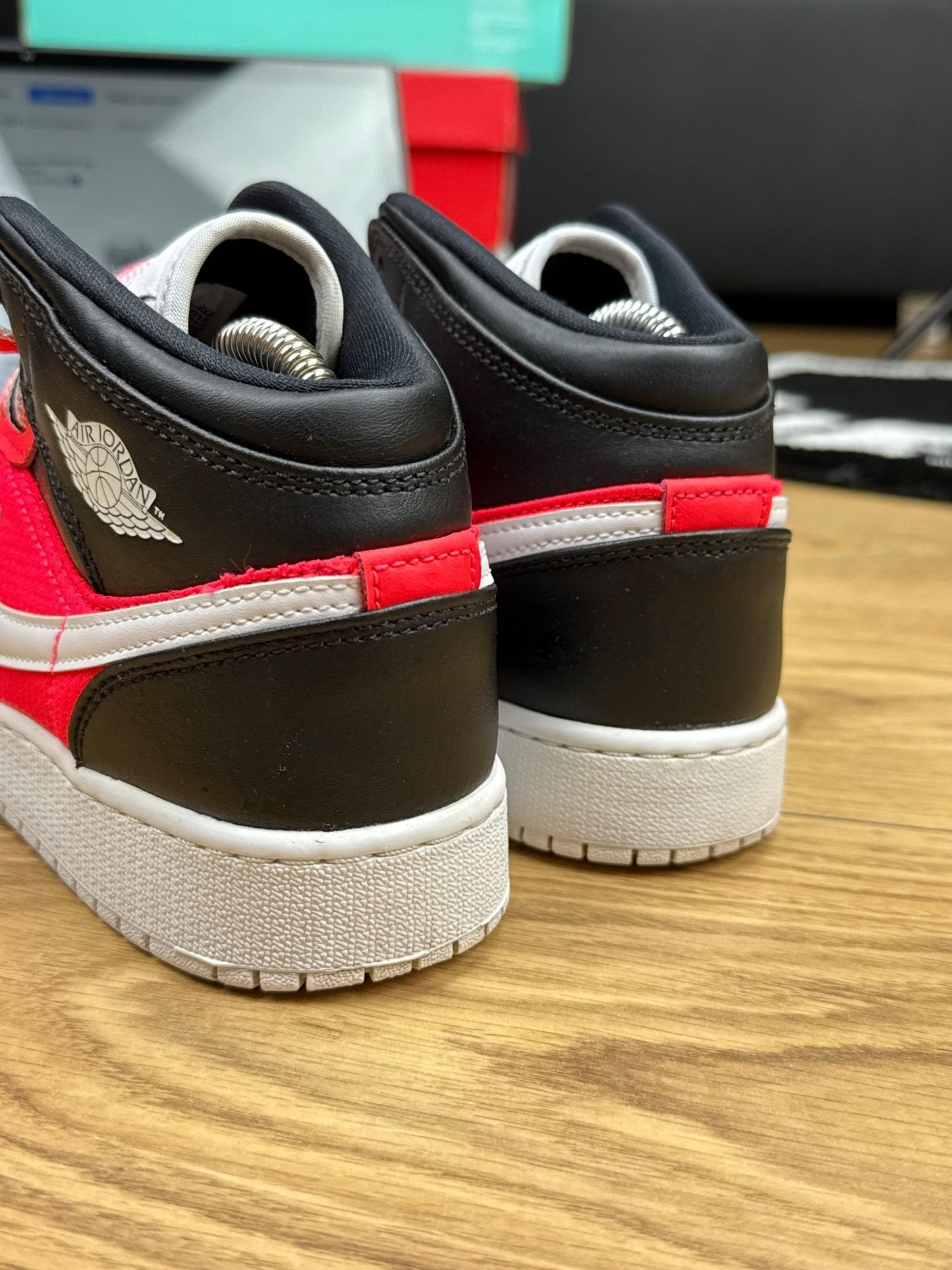 Nike Air Jordan 1 Mid (38)