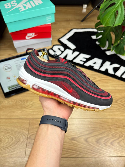 Nike Air Max 97 Black Team Scarlet — buty sportowe męskie w dobrym stanie rozmiar 42, boczny profil