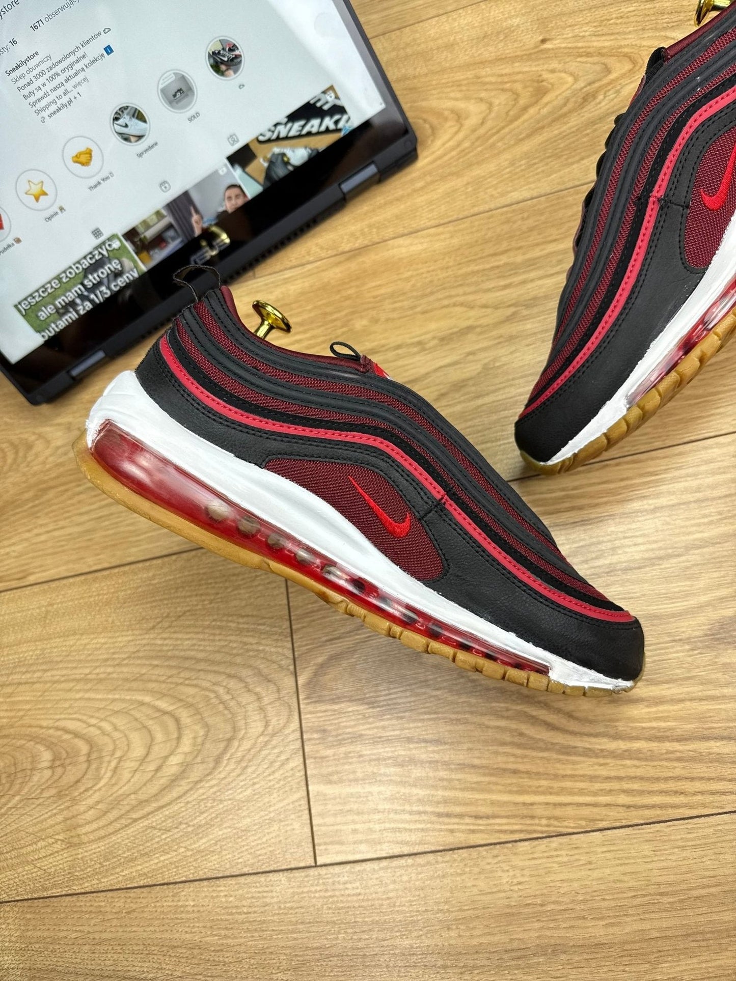 Nike Air Max 97 Black Team Scarlet — buty sportowe męskie w dobrym stanie rozmiar 42, wewnętrzny panel lewego buta