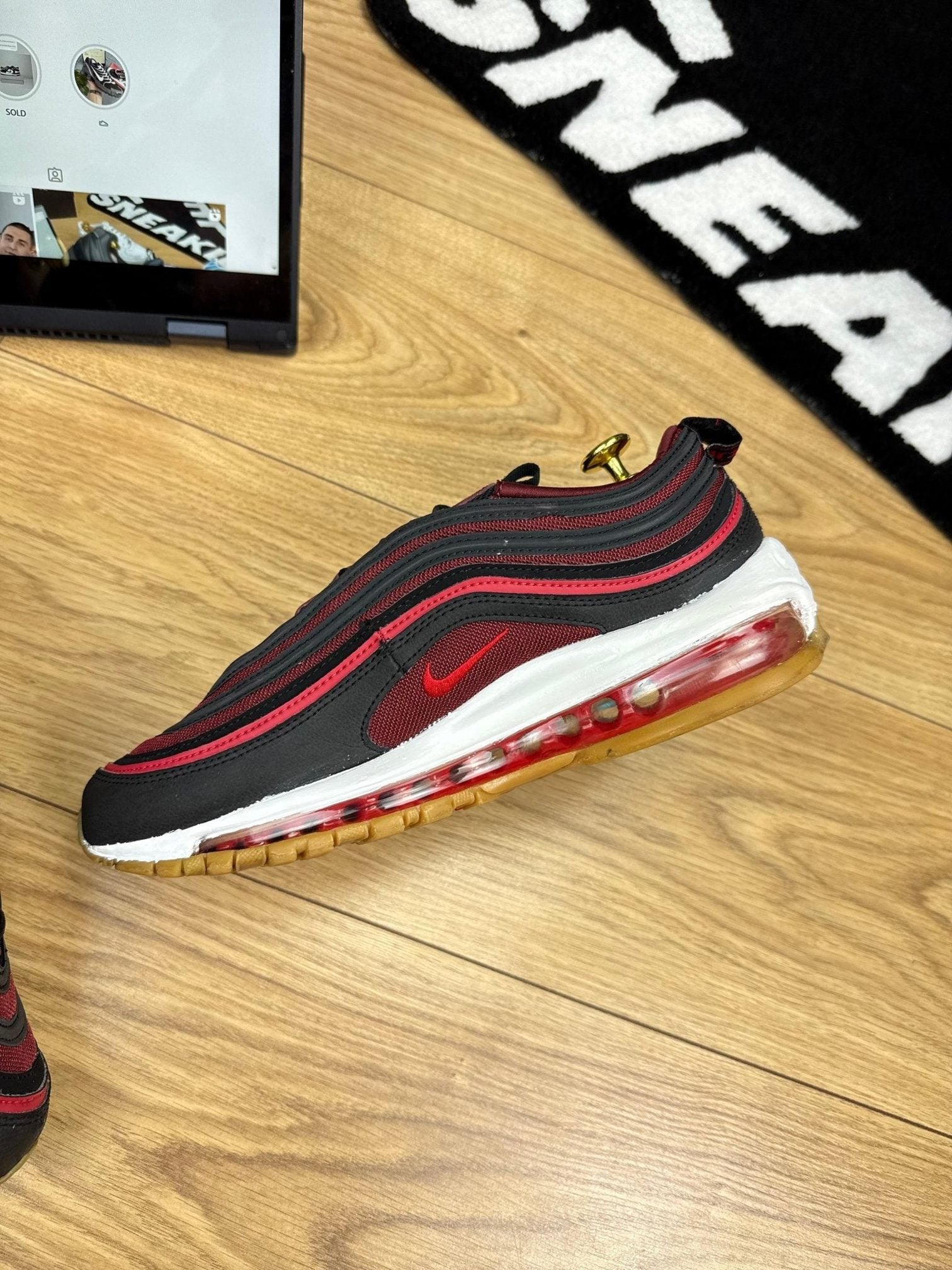 Nike Air Max 97 Black Team Scarlet — buty sportowe męskie w dobrym stanie rozmiar 42, wewnętrzny panel prawego buta