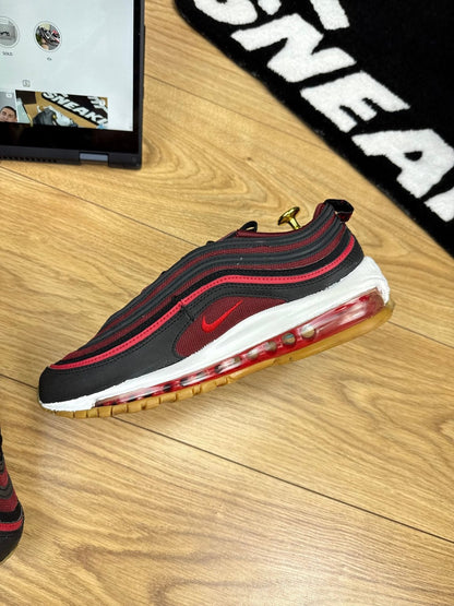 Nike Air Max 97 Black Team Scarlet — buty sportowe męskie w dobrym stanie rozmiar 42, wewnętrzny panel prawego buta