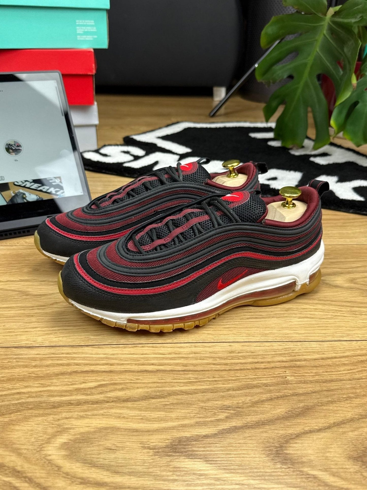Nike Air Max 97 Black Team Scarlet — buty sportowe męskie w dobrym stanie rozmiar 42, widok z góry