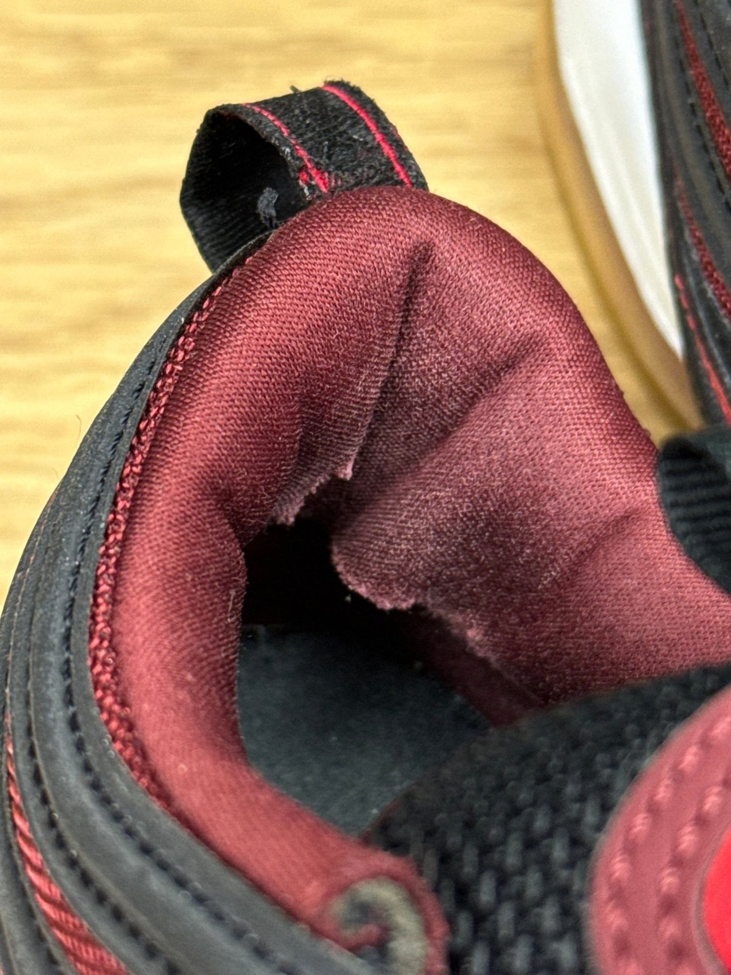 Nike Air Max 97 Black Team Scarlet — buty sportowe męskie w dobrym stanie rozmiar 42, metka