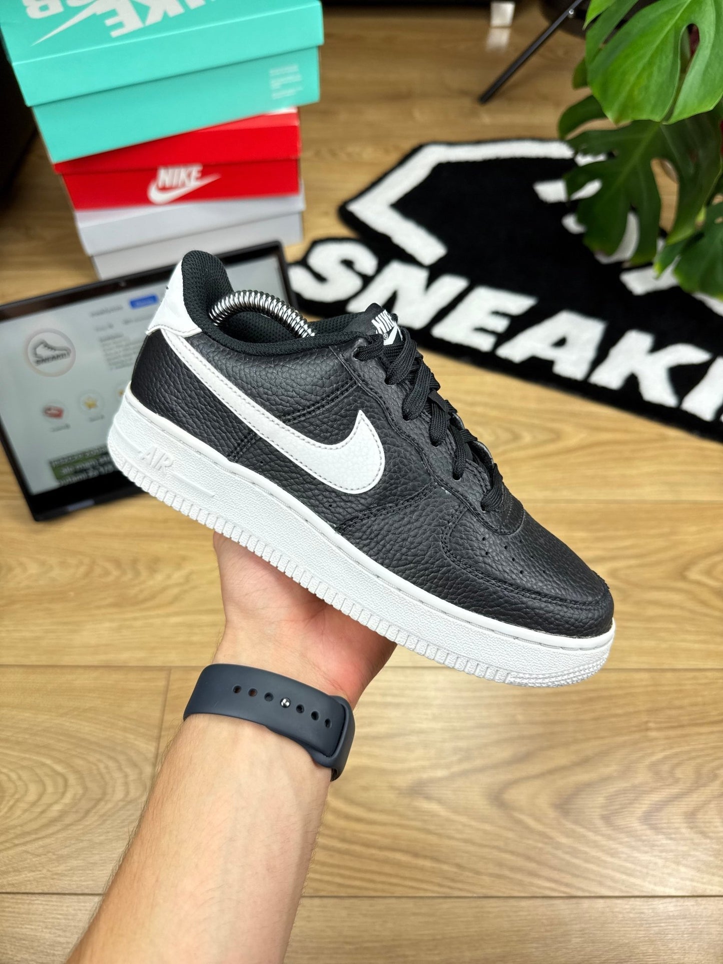 Nike Air Force 1 Low (37.5)