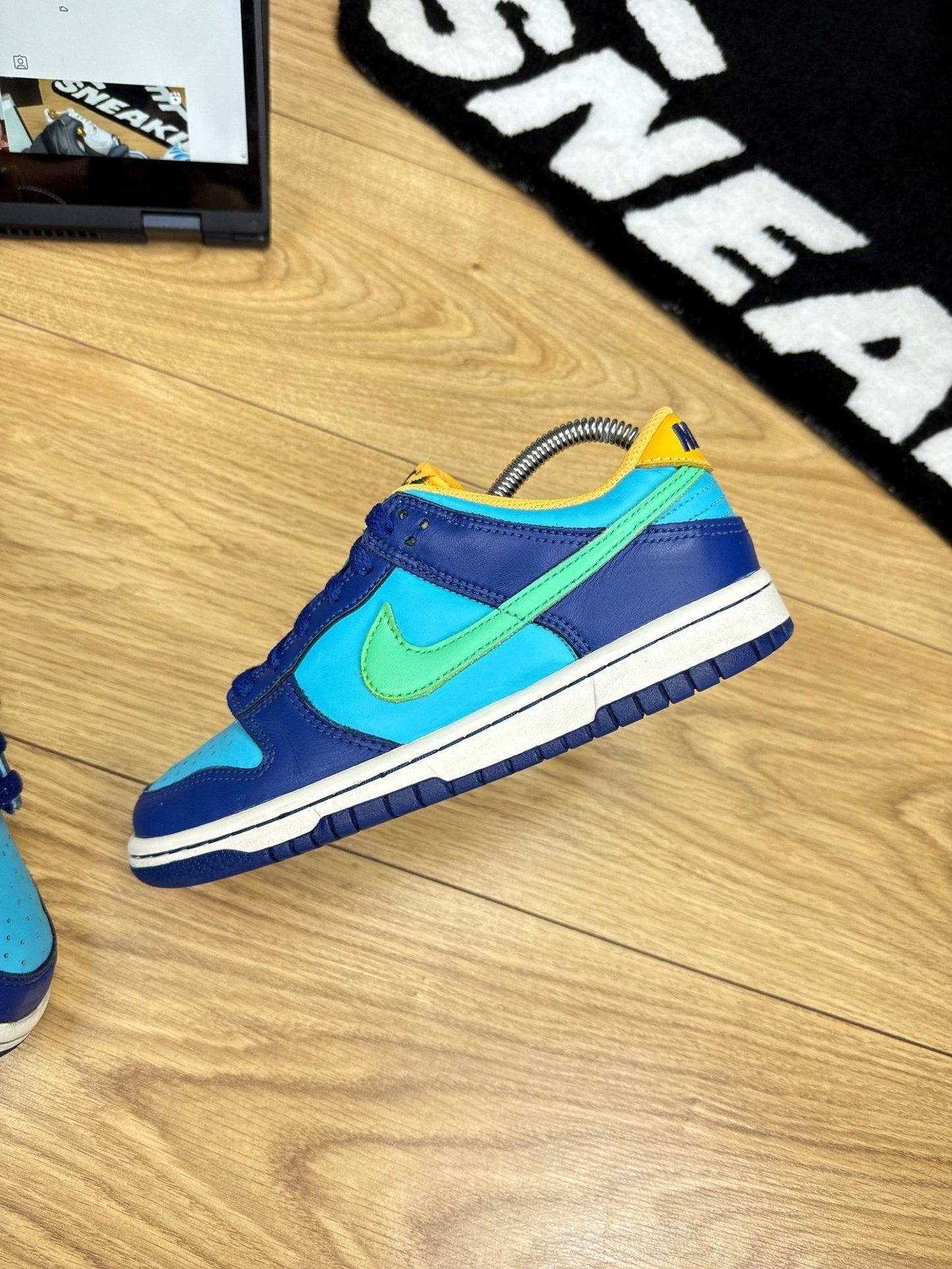 Nike Dunk Low All-Star 2023 — buty sportowe damskie w dobrym stanie rozmiar 37.5, zewnętrzny panel lewego buta