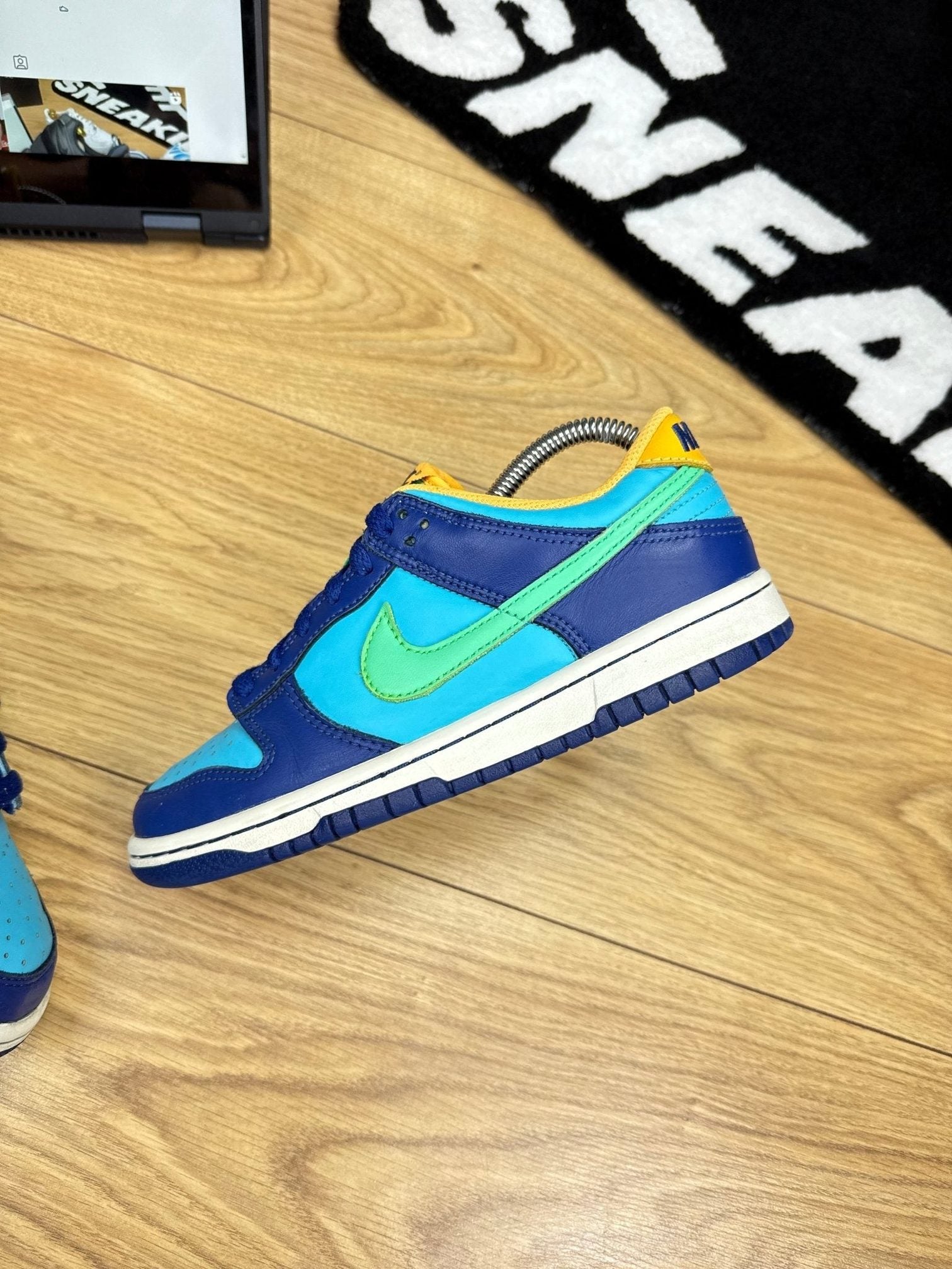 Nike Dunk Low All-Star 2023 — buty sportowe damskie w dobrym stanie rozmiar 37.5, zewnętrzny panel lewego buta
