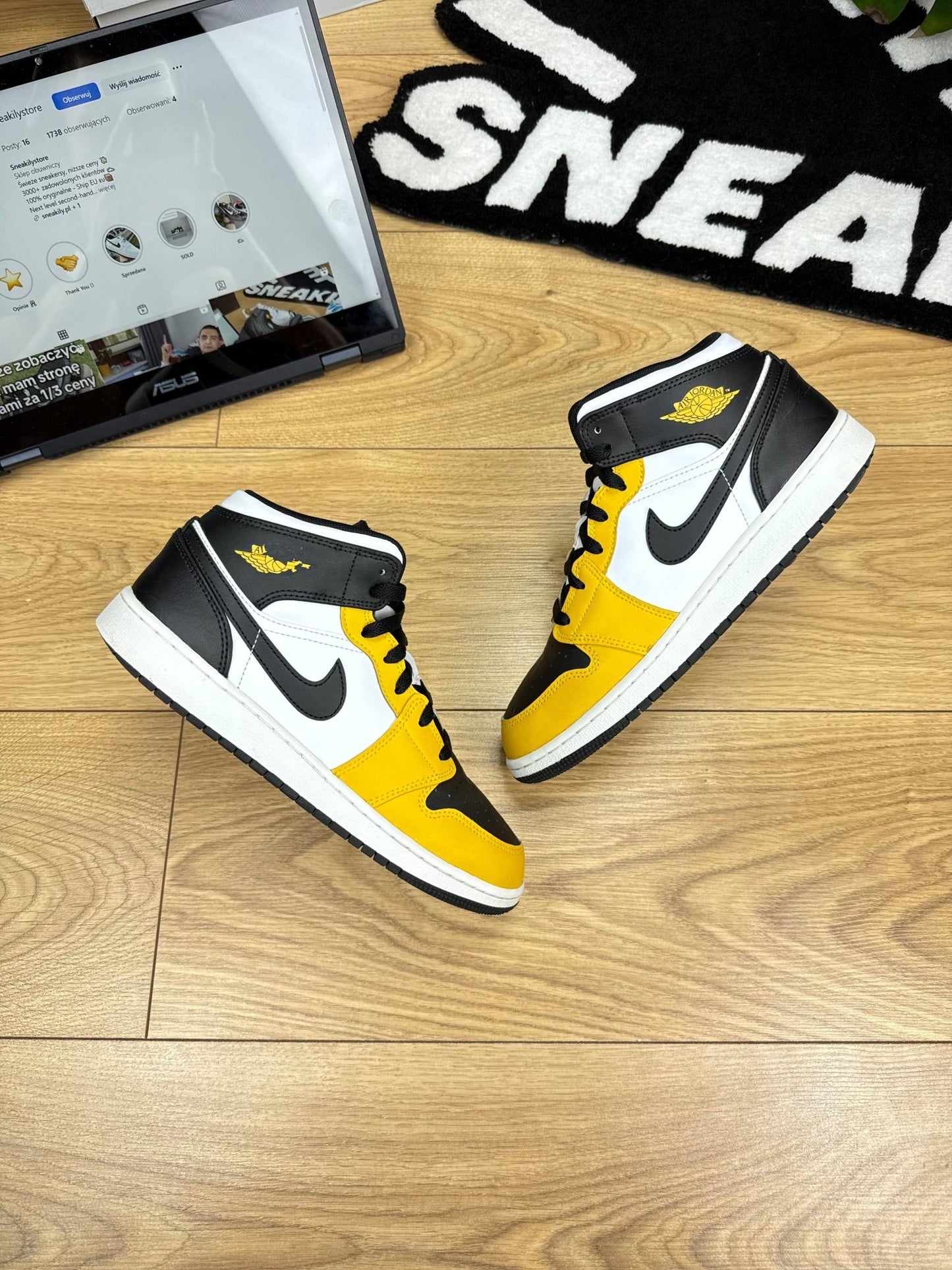 Nike Air Jordan 1 Mid (40)