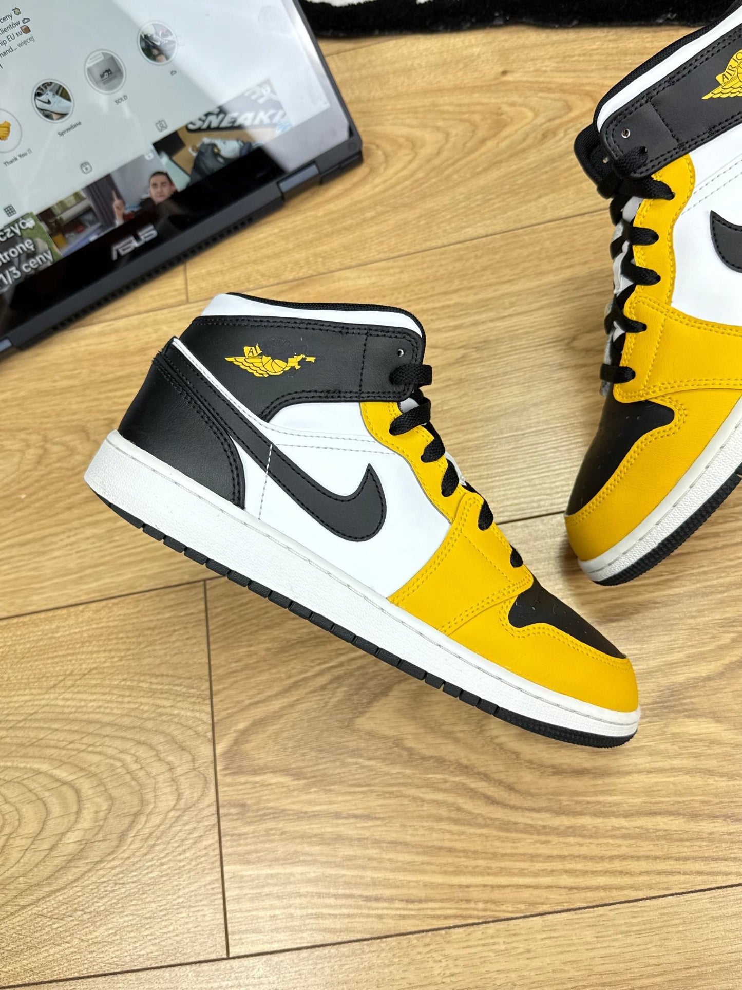 Nike Air Jordan 1 Mid (40)