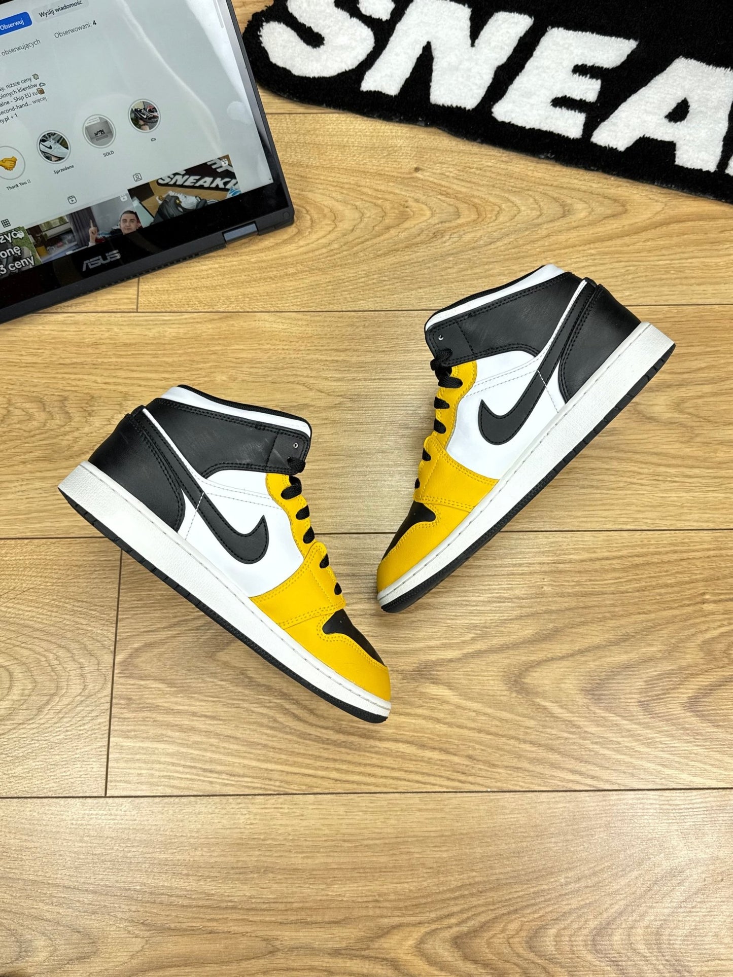 Nike Air Jordan 1 Mid (40)