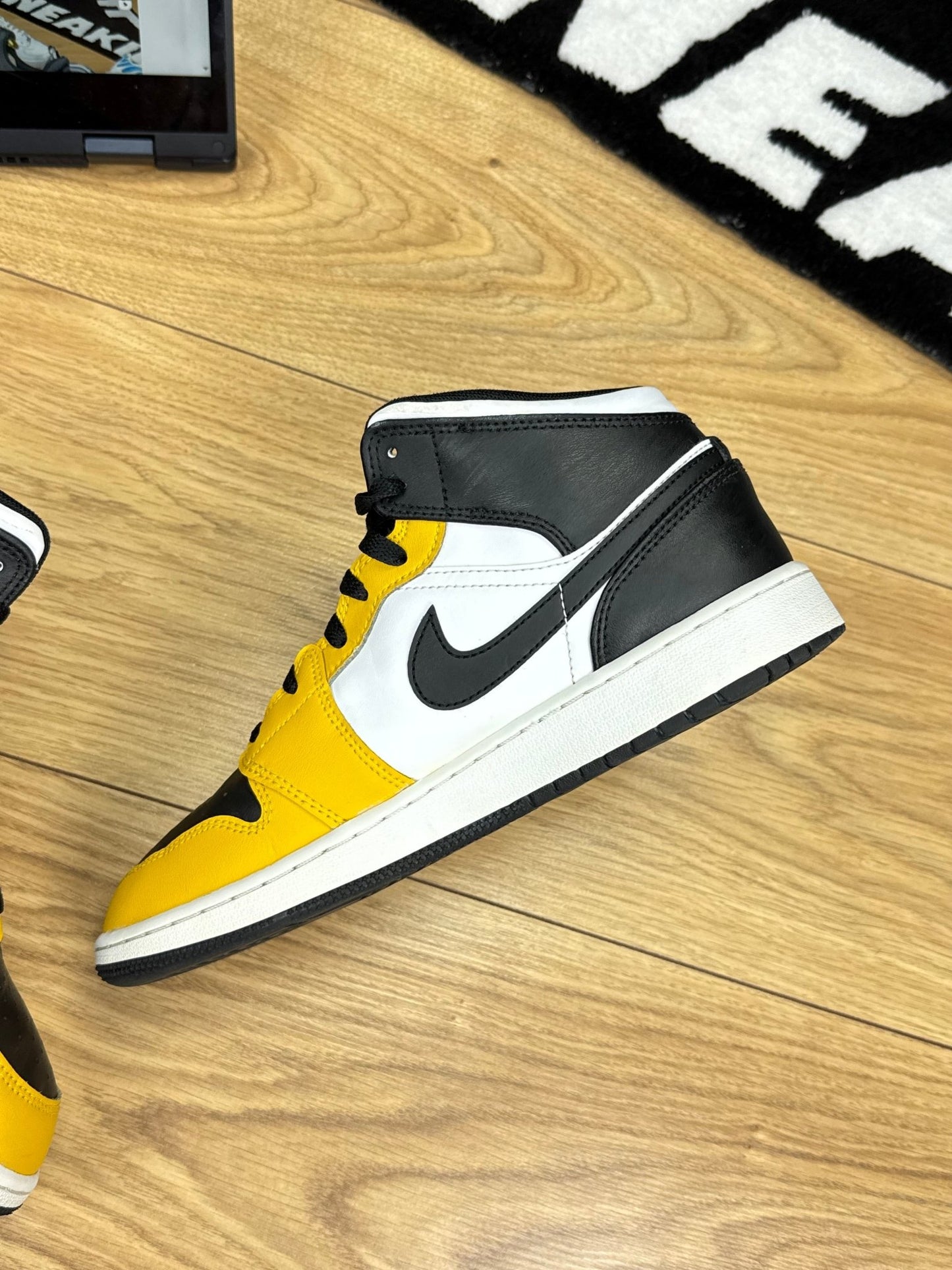 Nike Air Jordan 1 Mid (40)