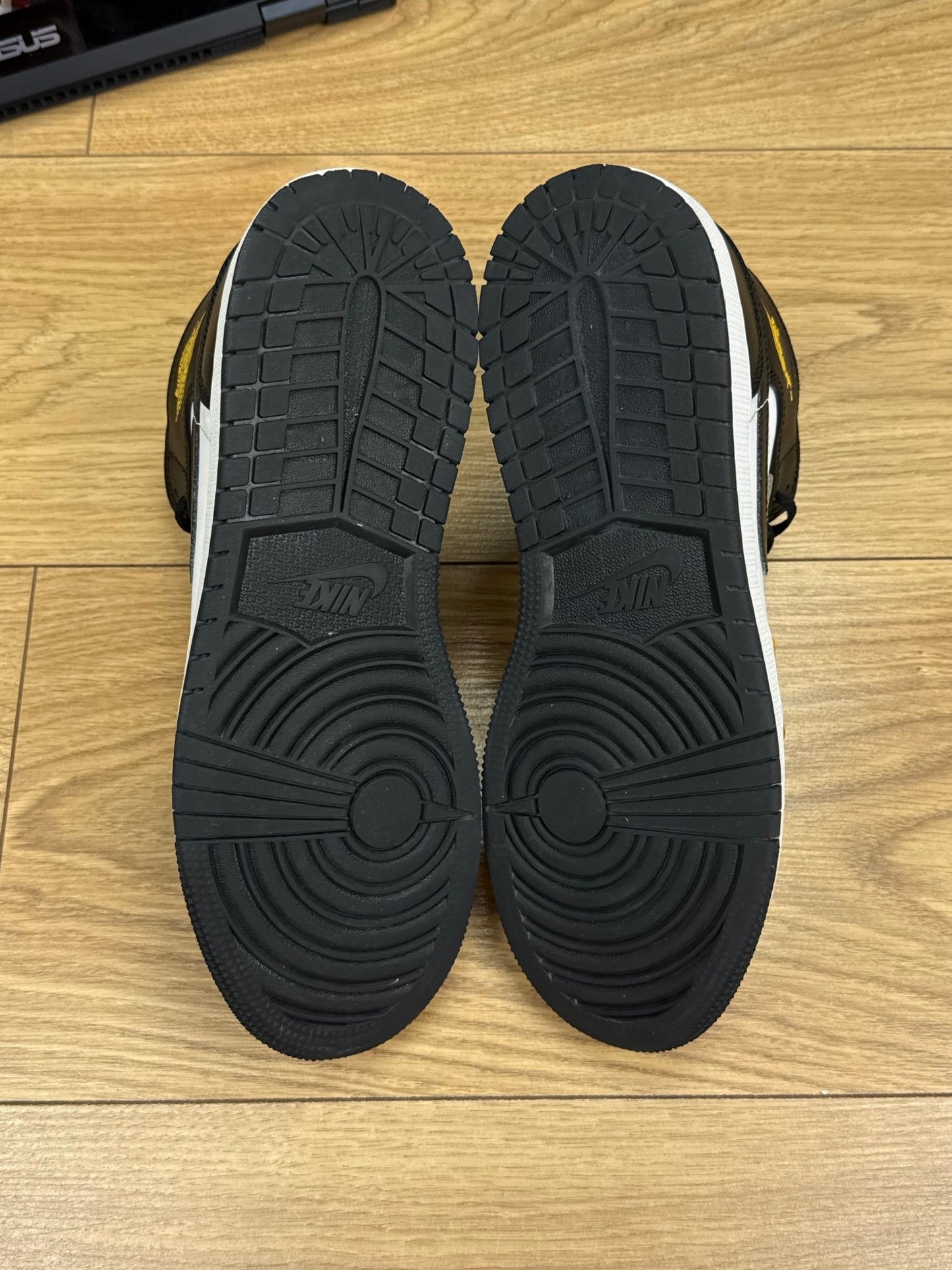 Nike Air Jordan 1 Mid (40)