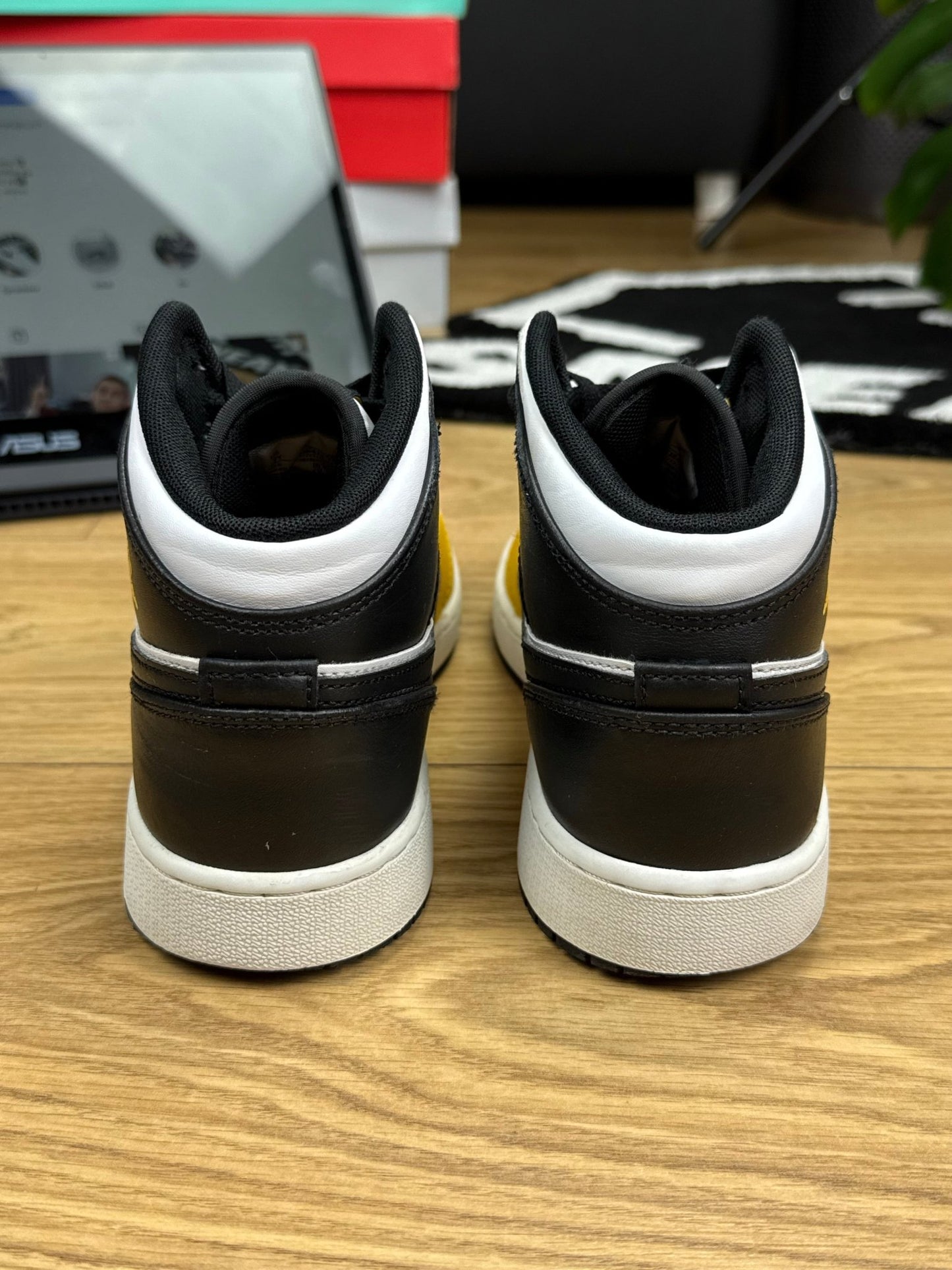Nike Air Jordan 1 Mid (40)