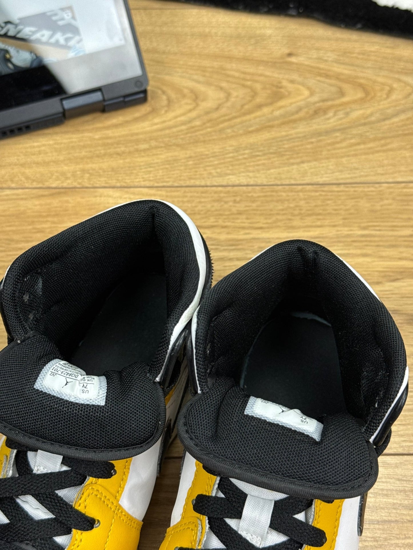 Nike Air Jordan 1 Mid (40)
