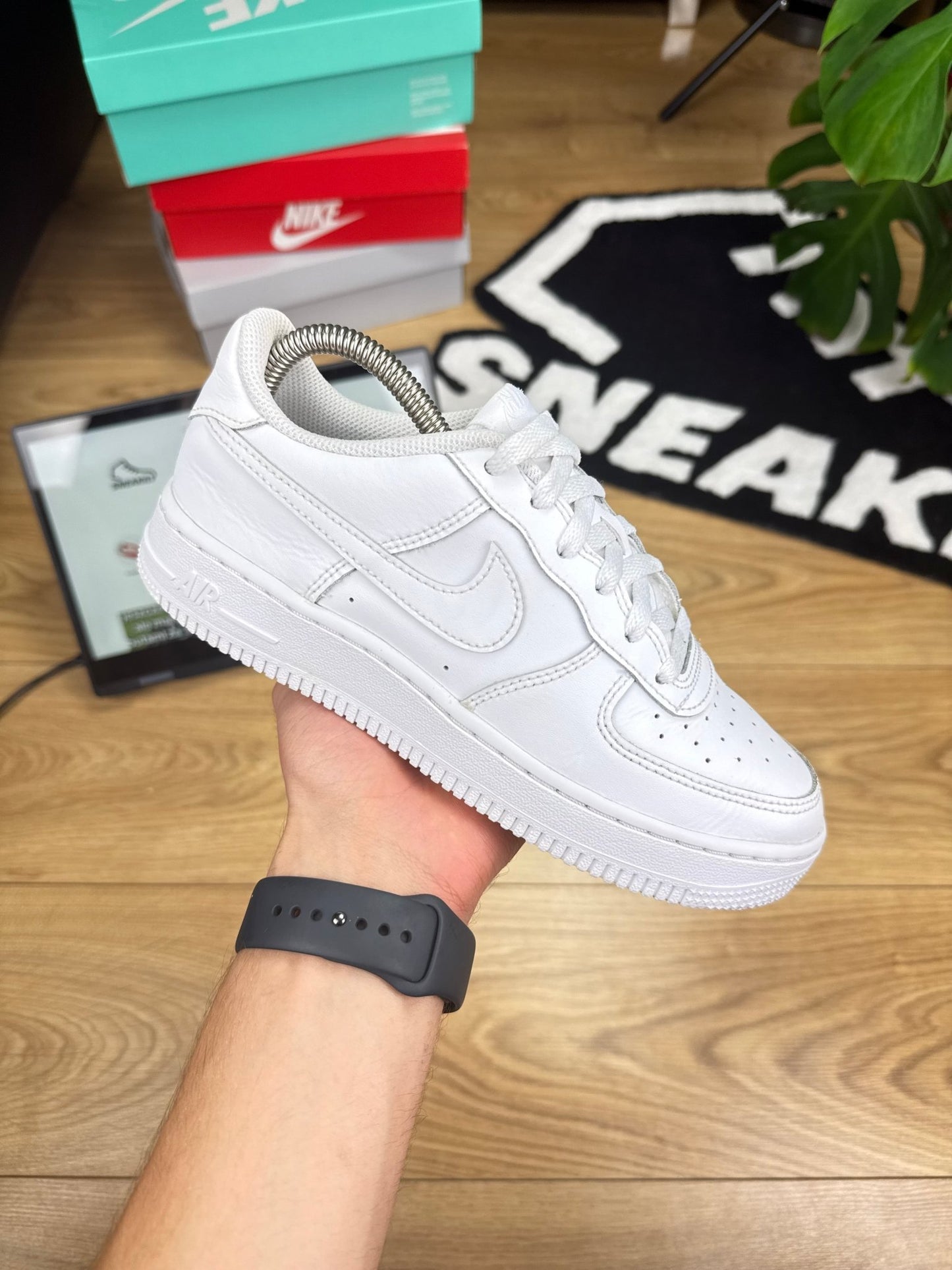 Nike Air Force 1 Low (37.5)