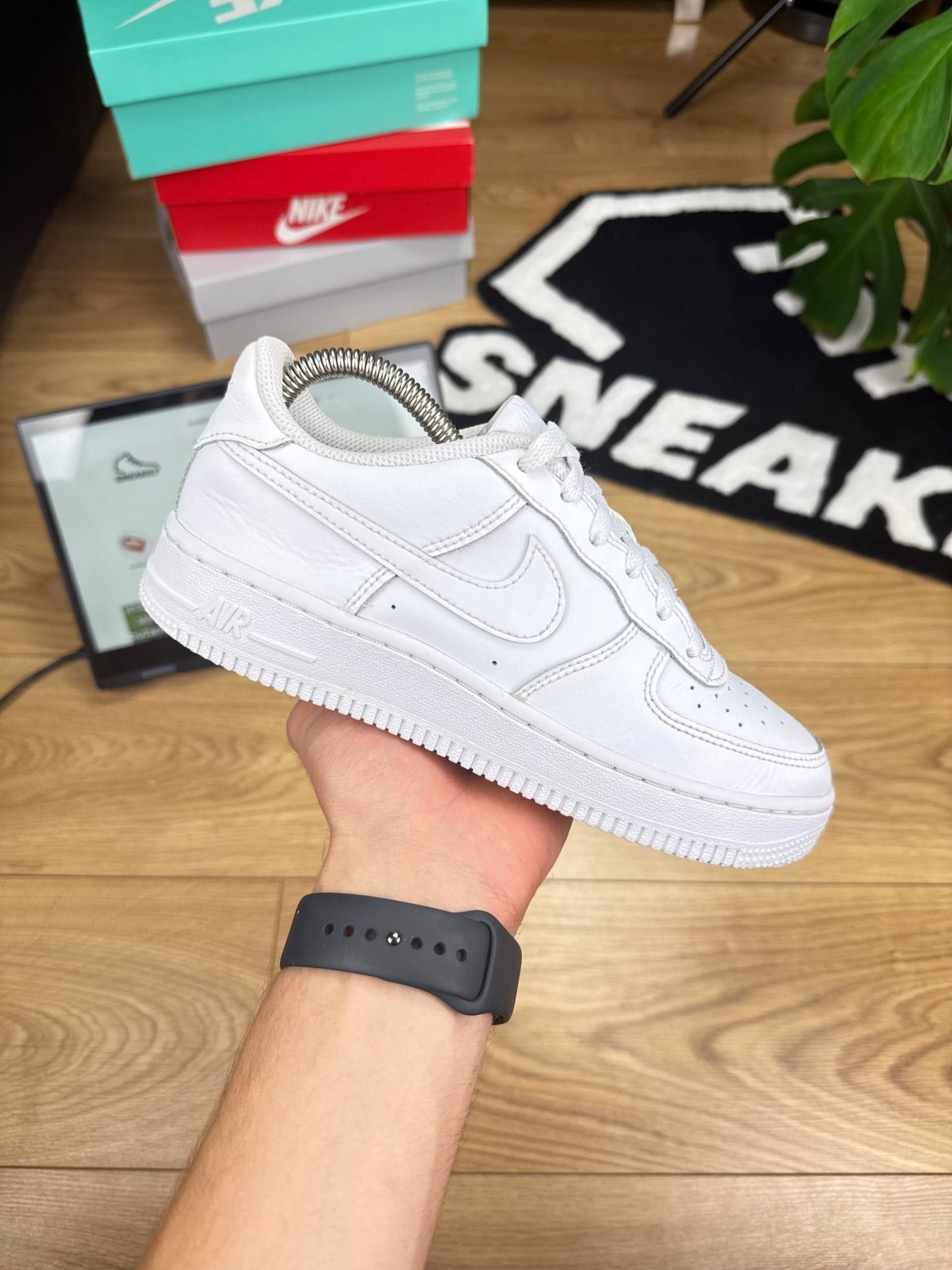 Nike Air Force 1 Low (37.5)