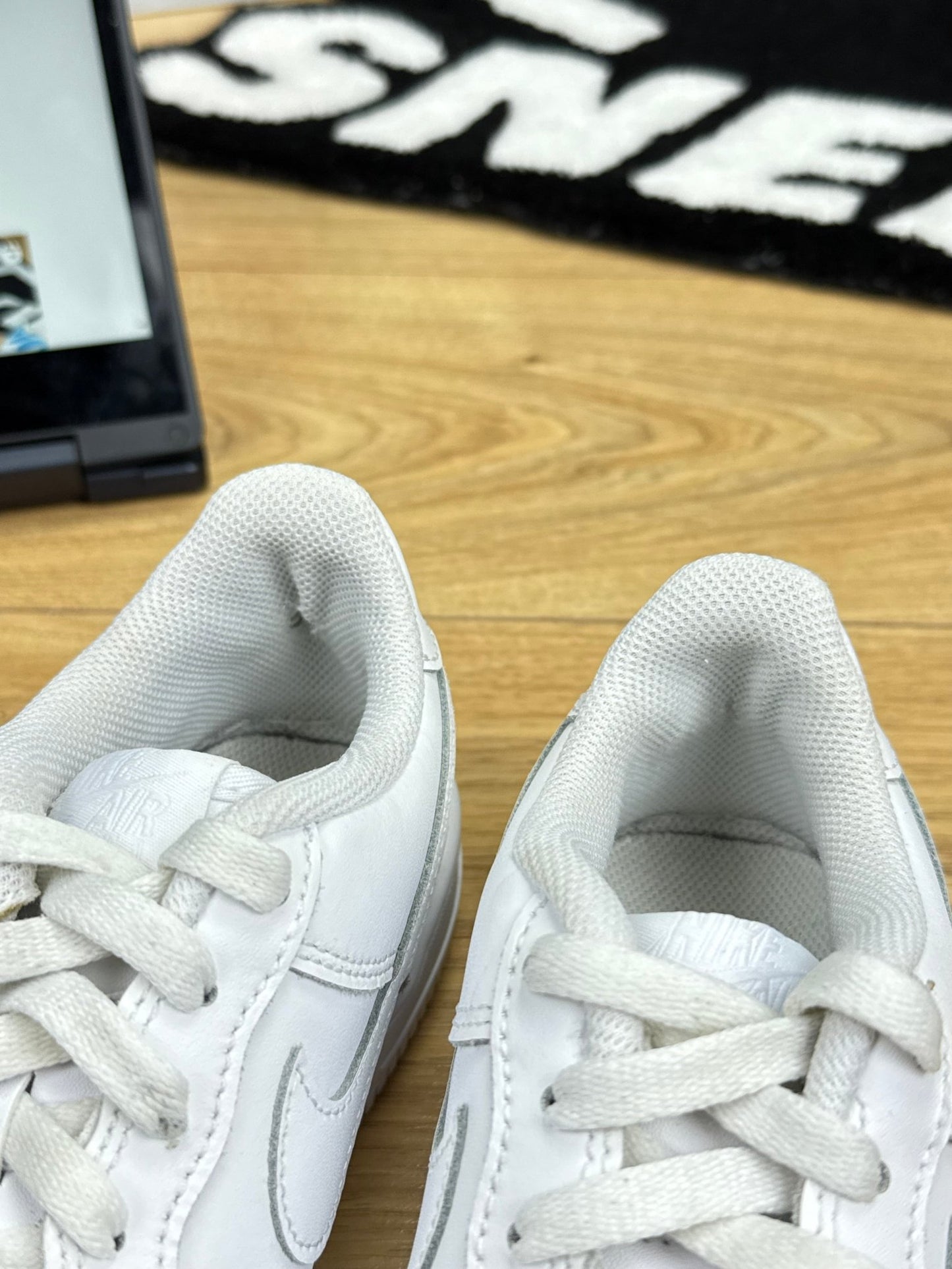 Nike Air Force 1 Low (37.5)