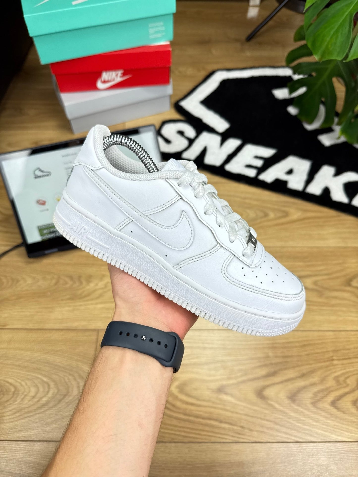 Nike Air Force 1 Low (37.5)