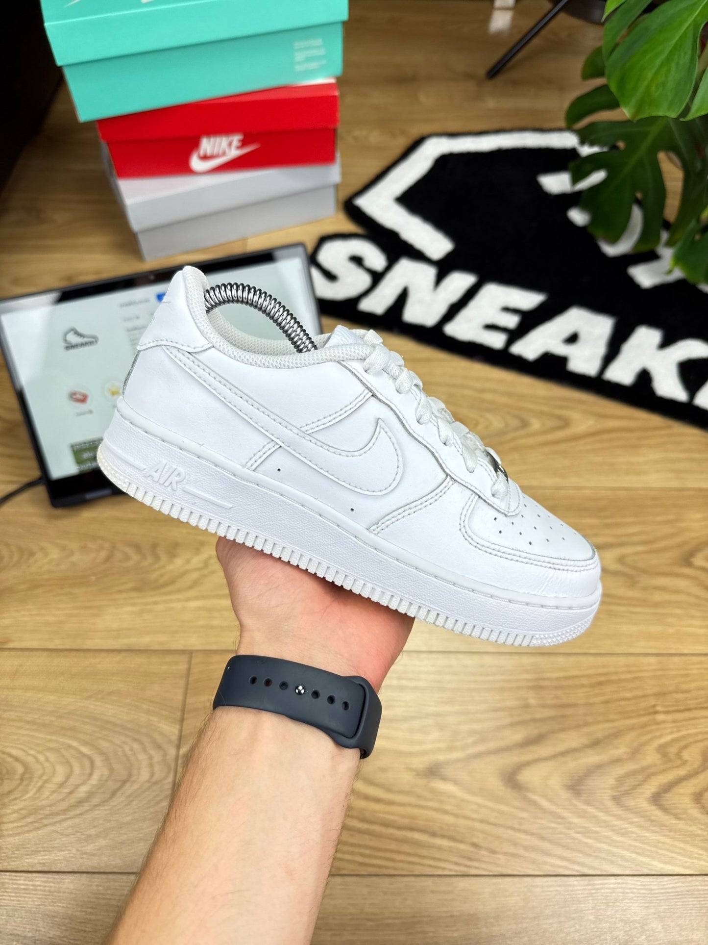 Nike Air Force 1 Low (37.5)