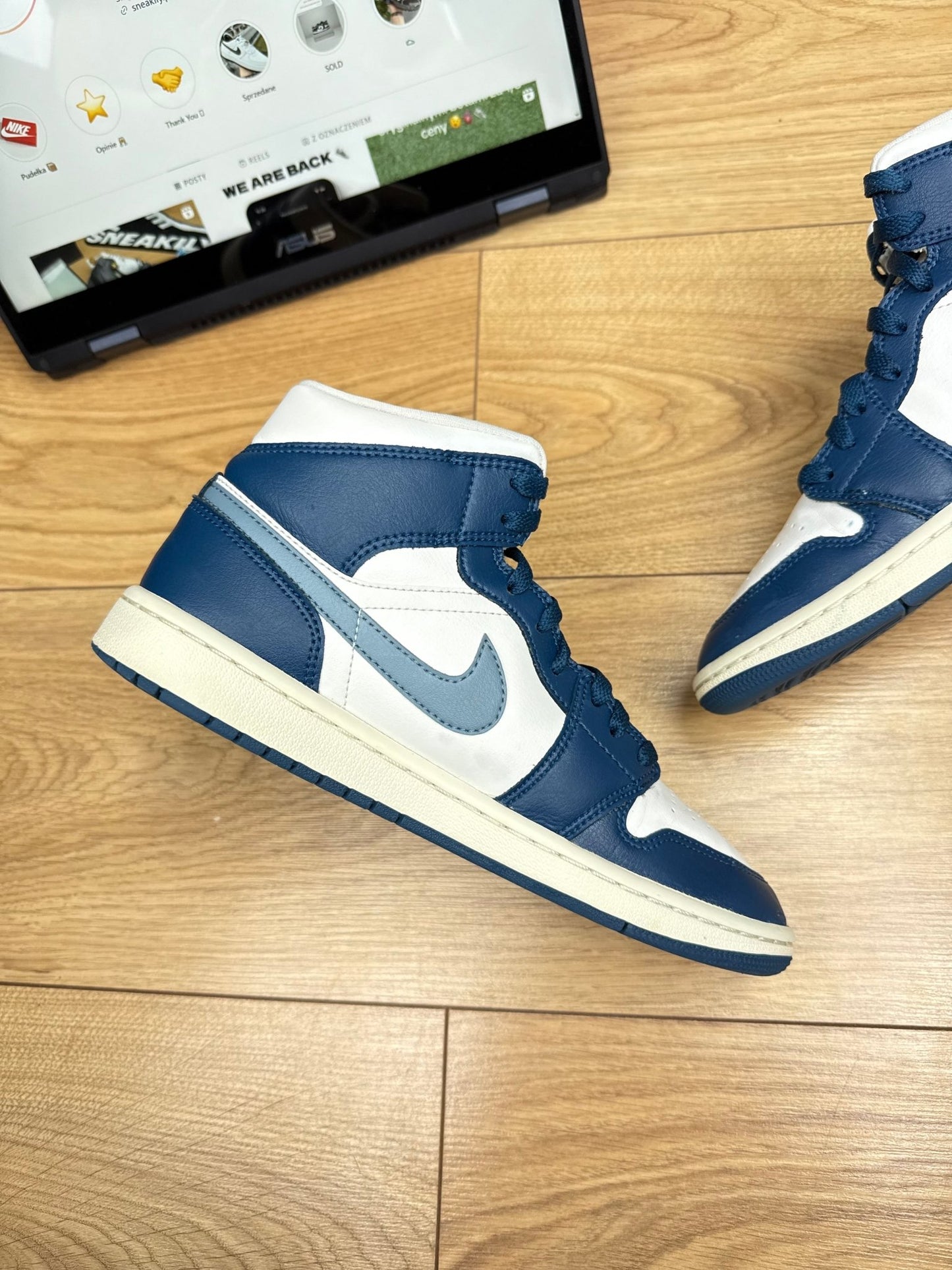 Nike Air Jordan 1 Mid (40)