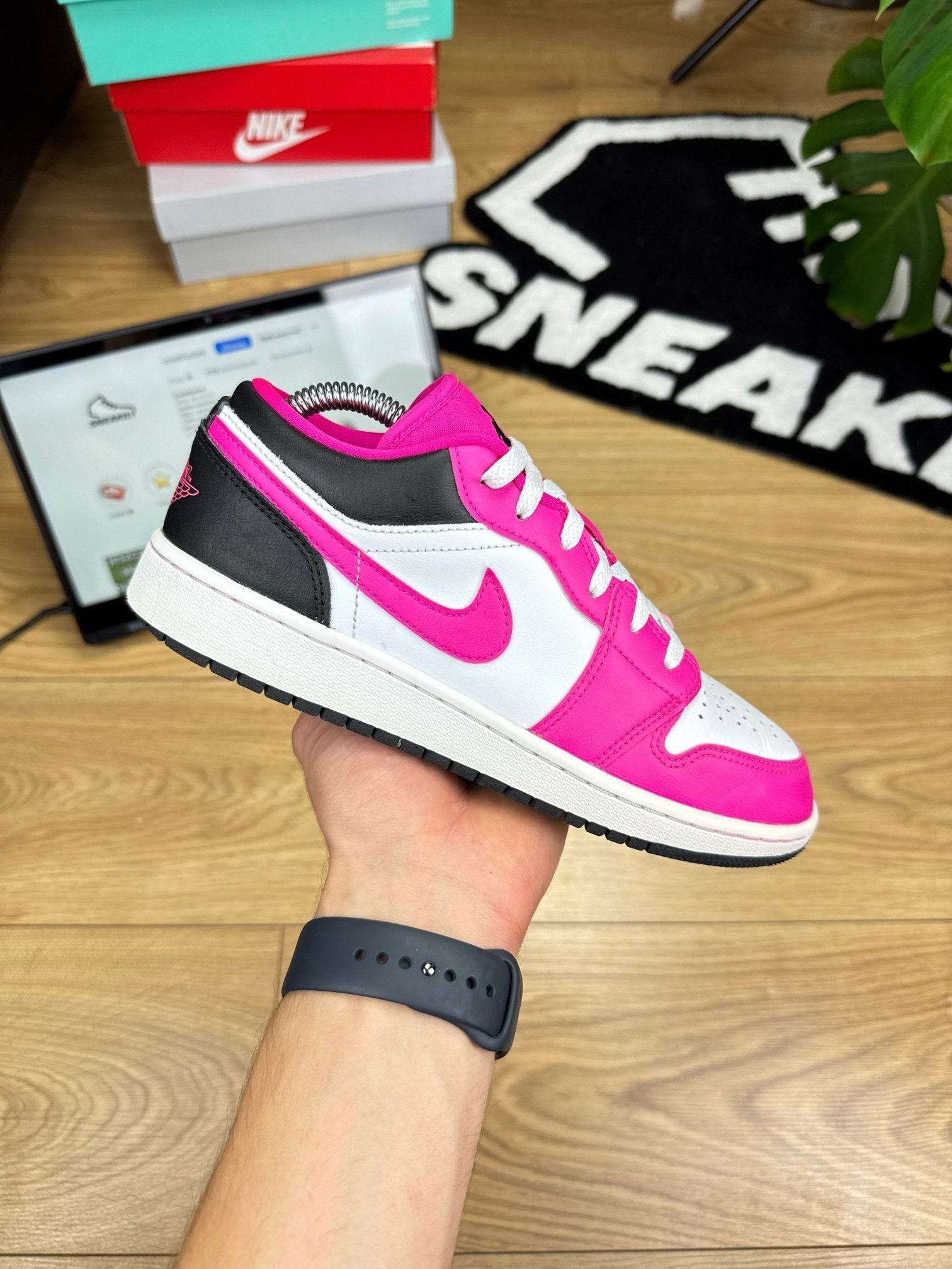 Jordan Air Jordan 1 Low Fierce Pink — buty sportowe męskie w bardzo dobrym stanie rozmiar 38.5, boczny profil