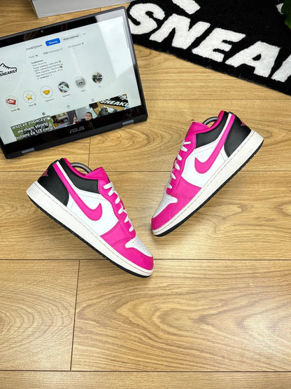 Jordan Air Jordan 1 Low Fierce Pink — buty sportowe męskie w bardzo dobrym stanie rozmiar 38.5, widok z góry na zewnętrzną stronę butów