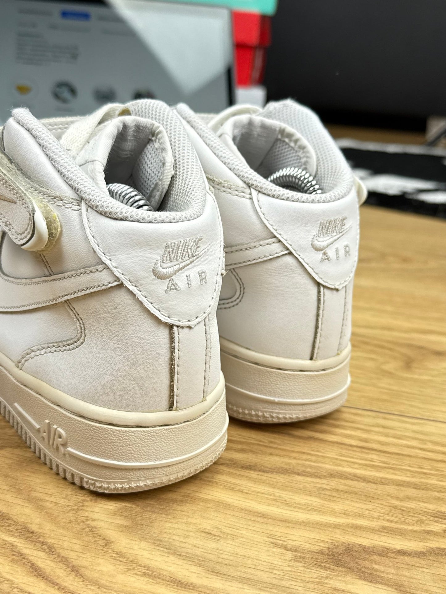 Nike Air Force 1 Mid (37.5)