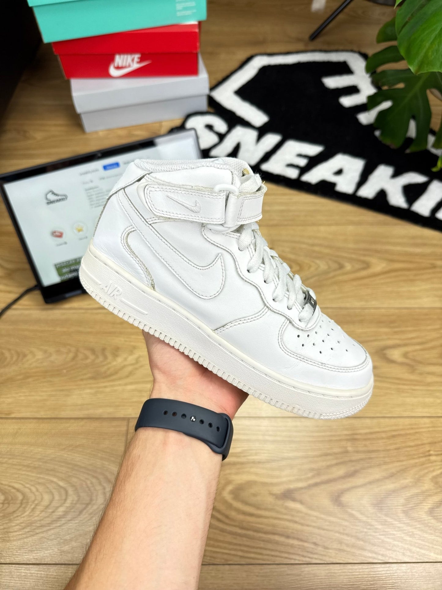Nike Air Force 1 Mid (37.5)