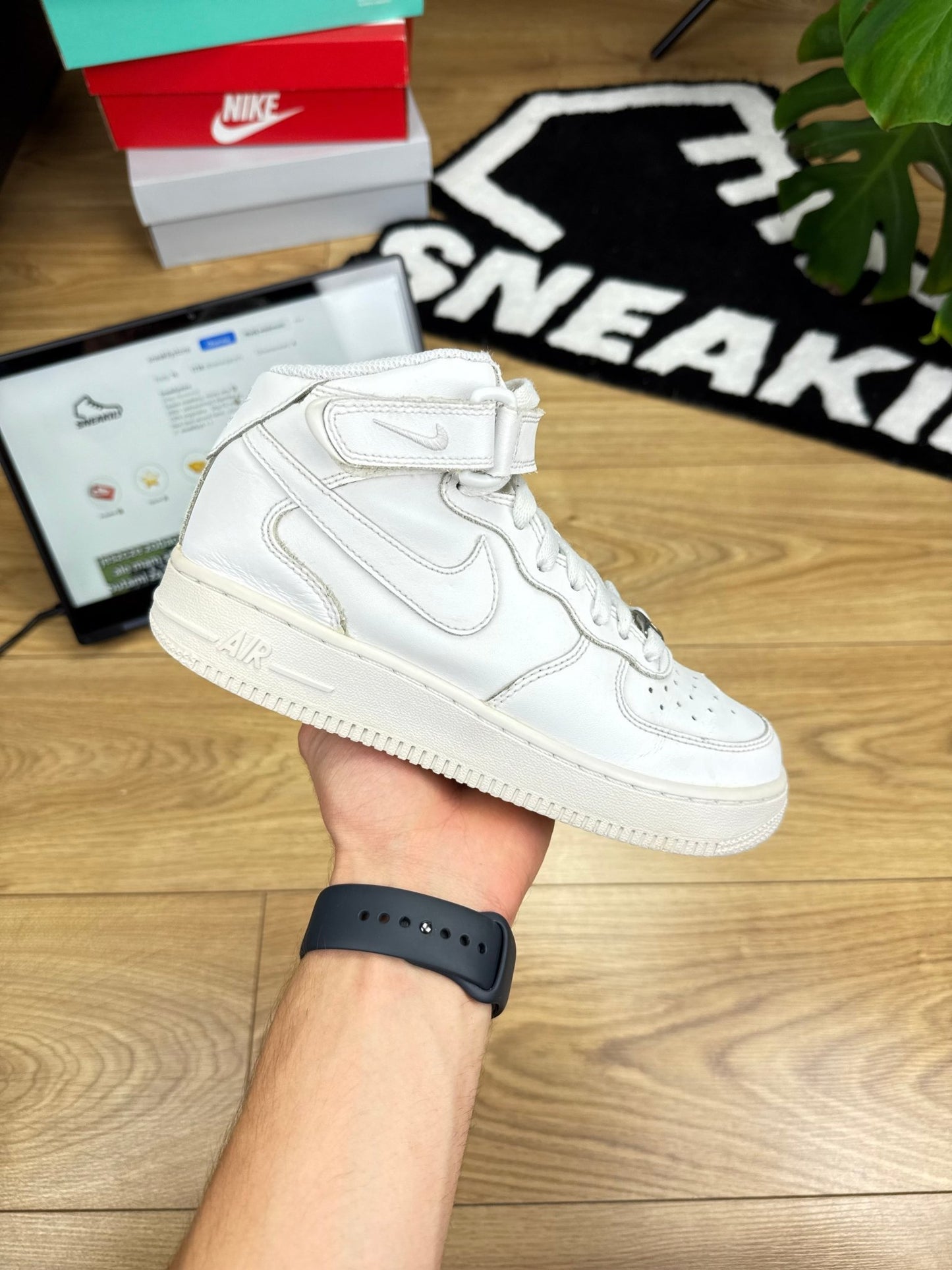 Nike Air Force 1 Mid (37.5)