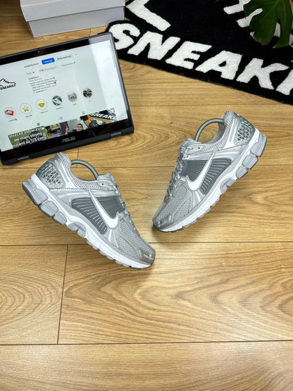 Nike Zoom Vomero 5 (42)