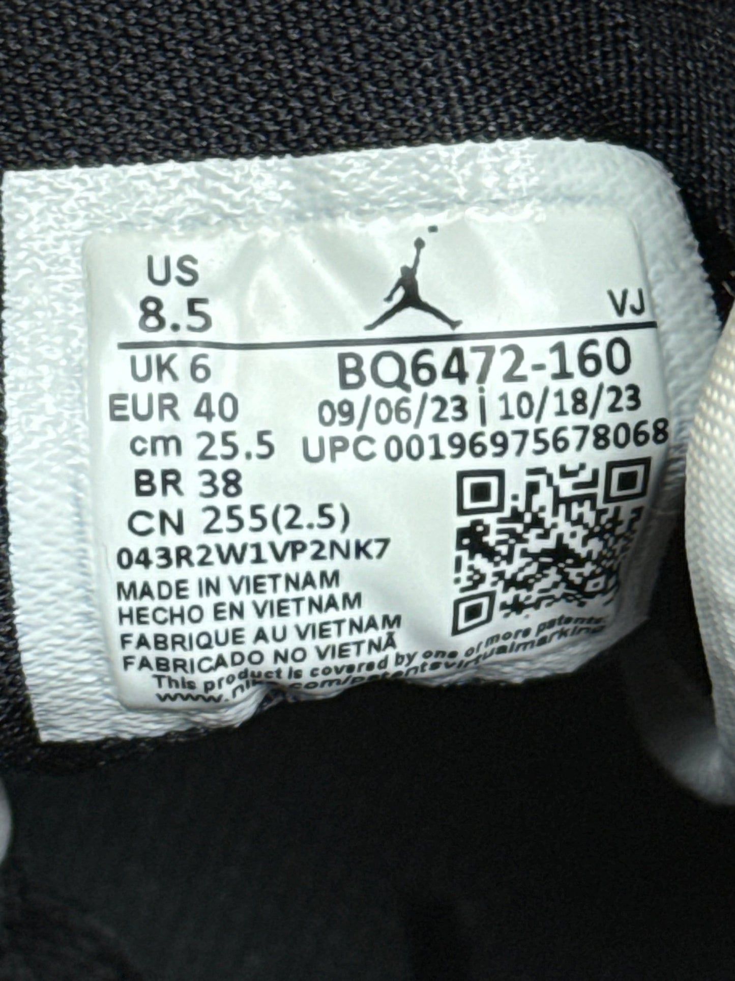 Nike Air Jordan 1 Mid (40)