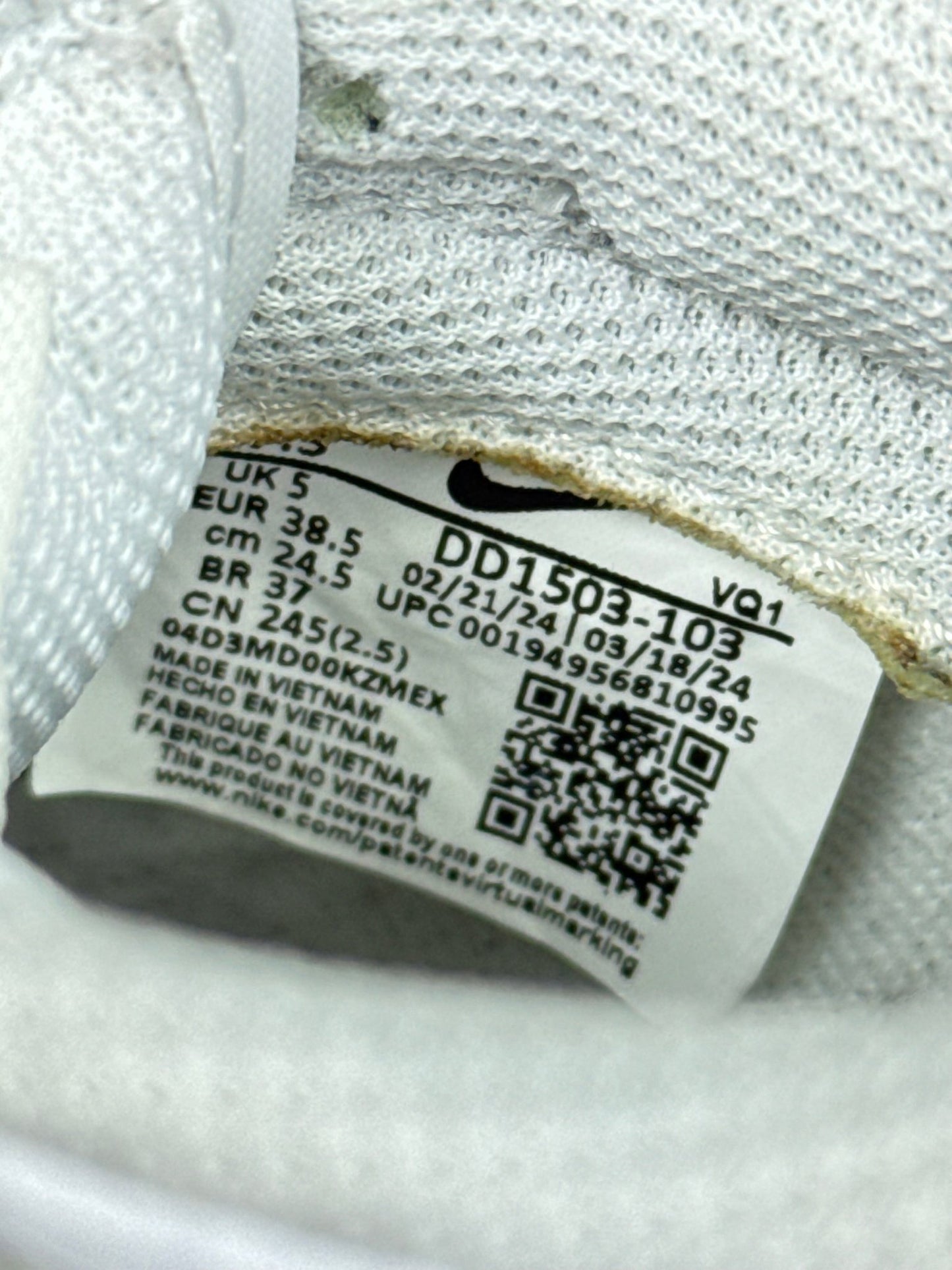 Nike Dunk Low (38.5)