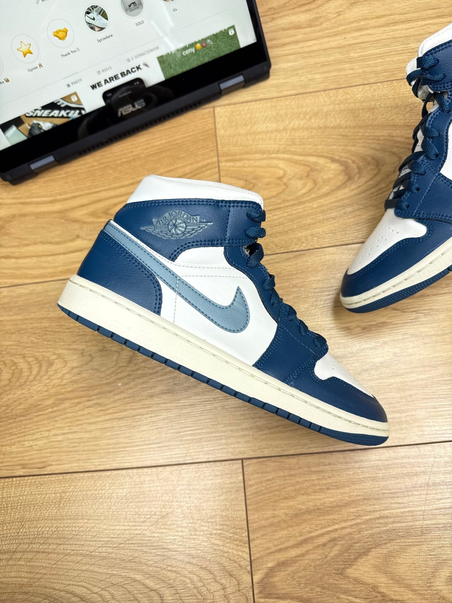 Nike Air Jordan 1 Mid (40)