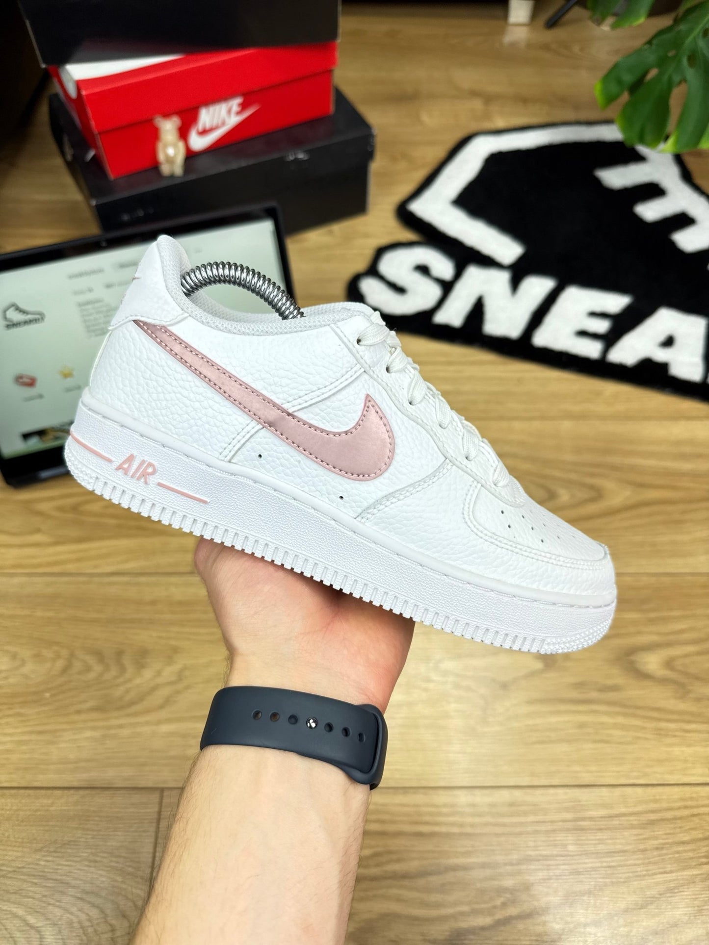 Nike Air Force 1 Low (37.5)