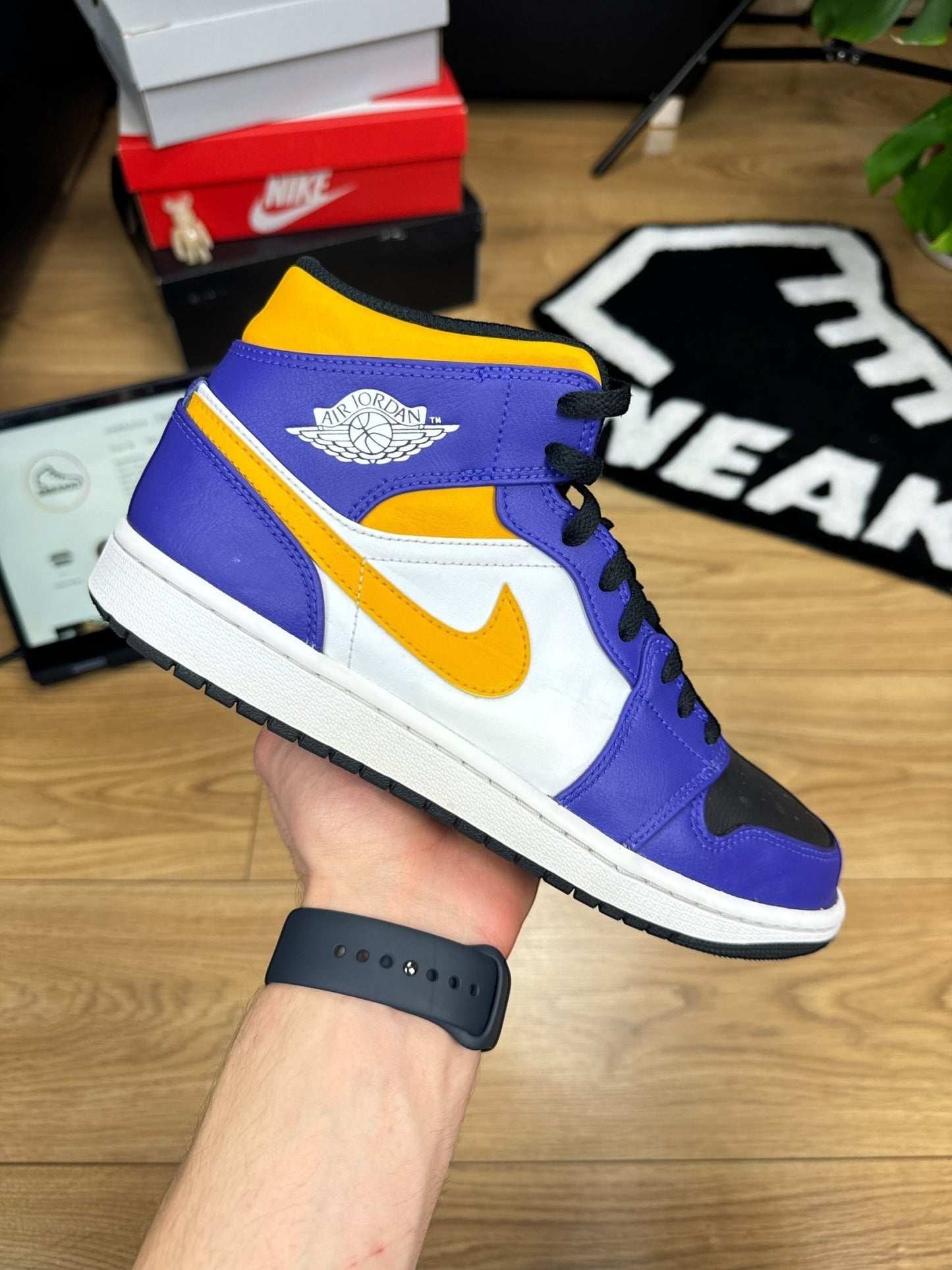 Nike Air Jordan 1 Mid (44)