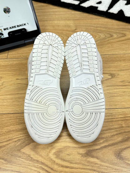 Nike Air Jordan 1 Mid (37.5)