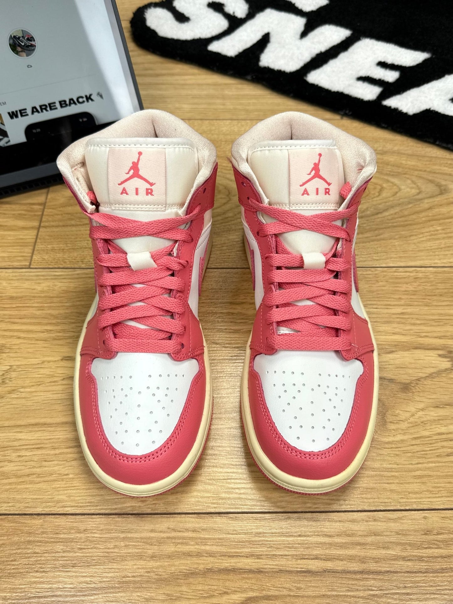 Nike Air Jordan 1 Mid (37.5)