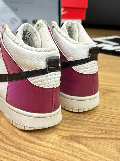 Nike Dunk High (40)