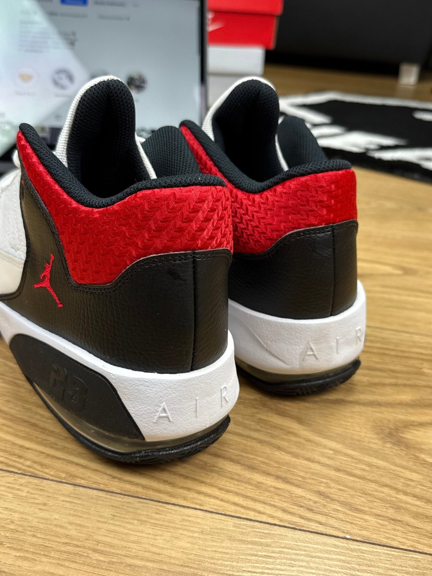 Nike Air Jordan Max Aura 3 (45.5)