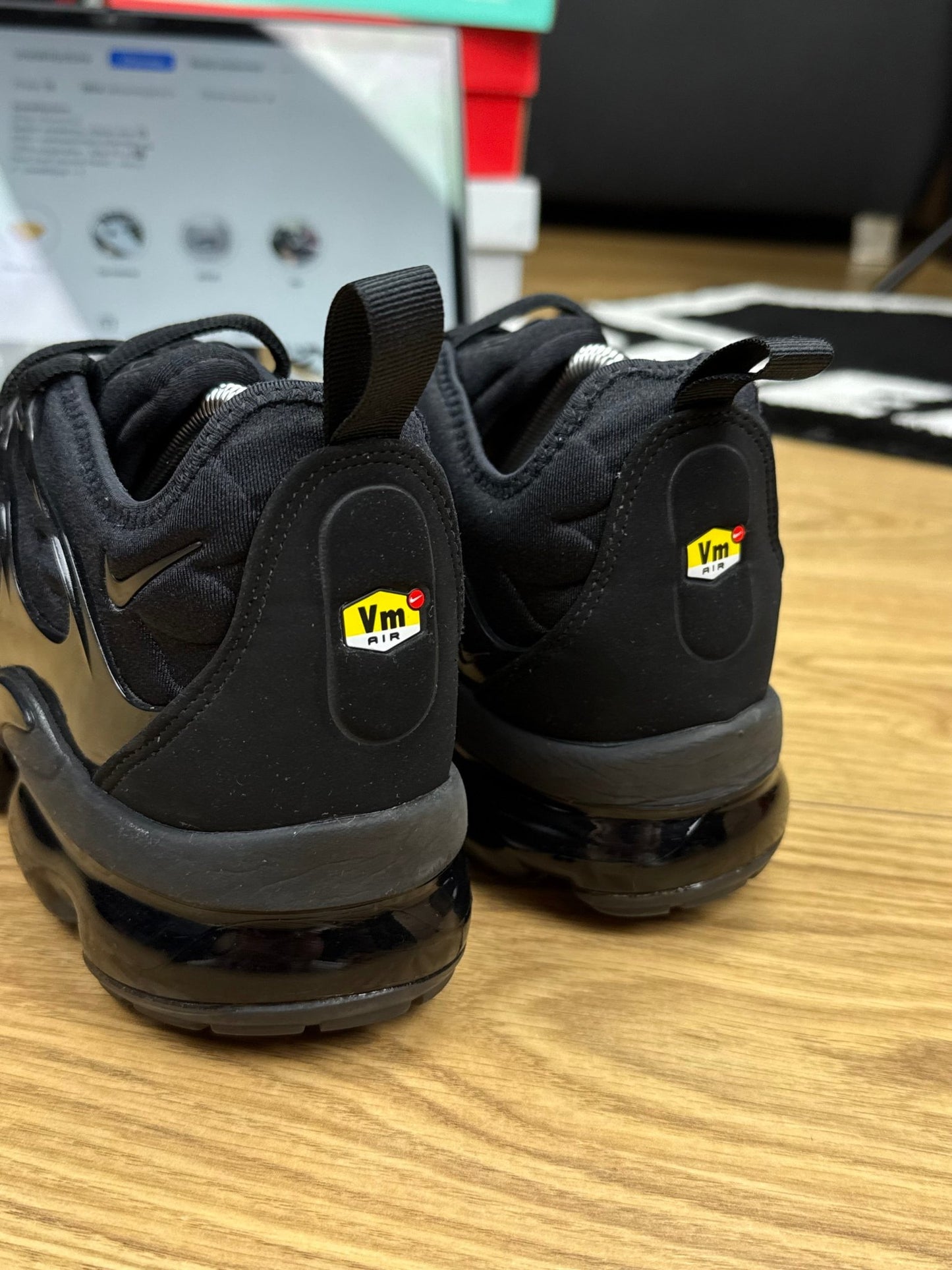 Nike Air Vapormax Plus (42.5)