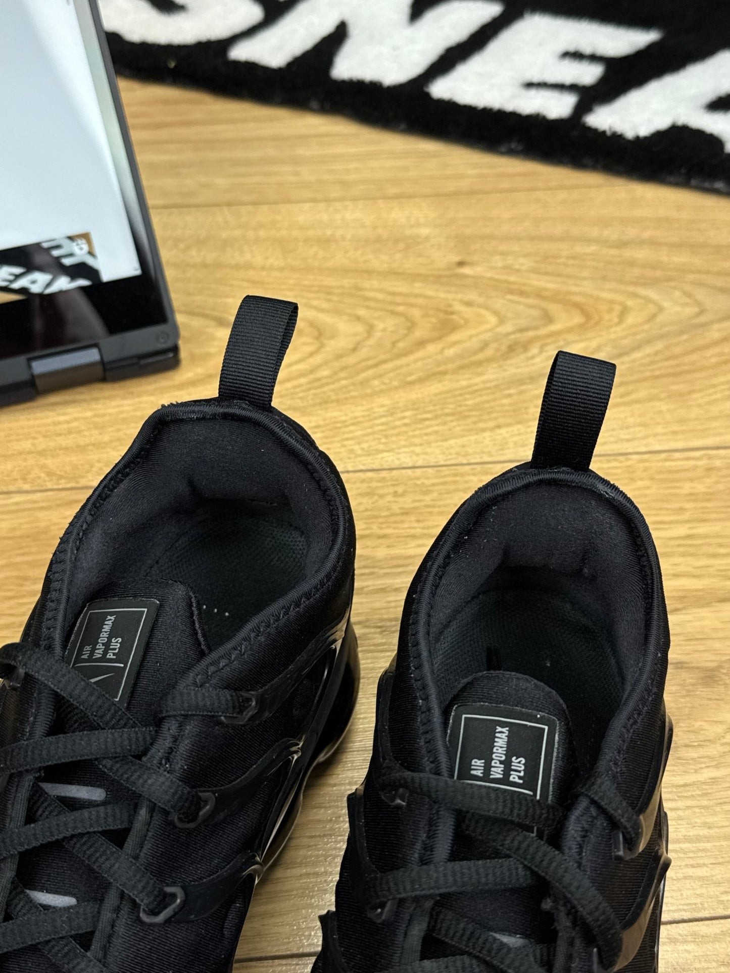 Nike Air Vapormax Plus (42.5)