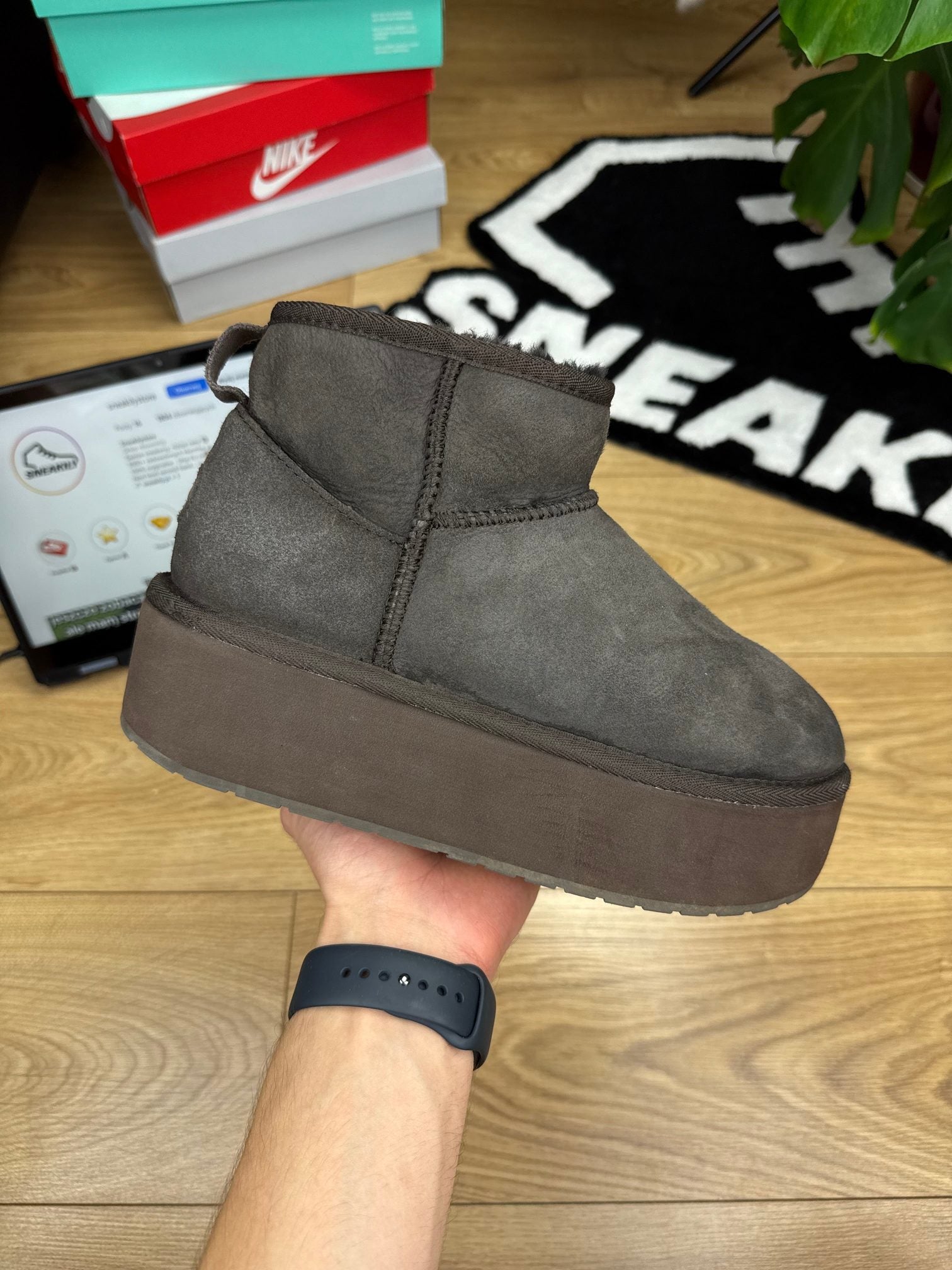 EMU Australia Stinger Micro Flatform Black — buty sportowe damskie w bardzo dobrym stanie rozmiar 40, boczny profil