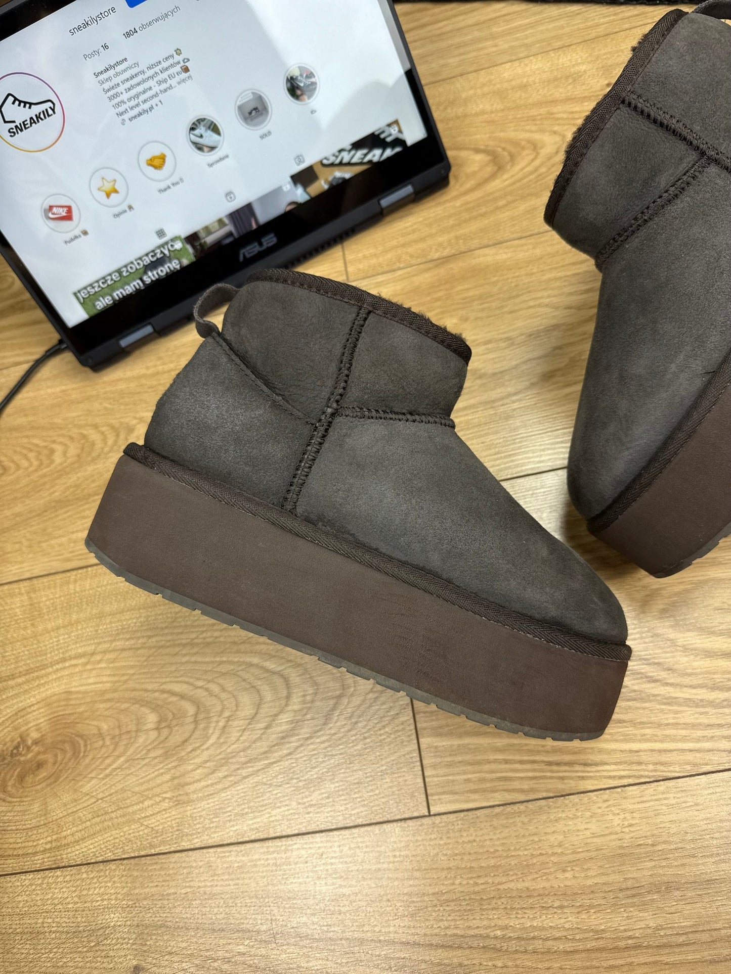 EMU Australia Stinger Micro Flatform Black — buty sportowe damskie w bardzo dobrym stanie rozmiar 40, zewnętrzny panel prawego buta