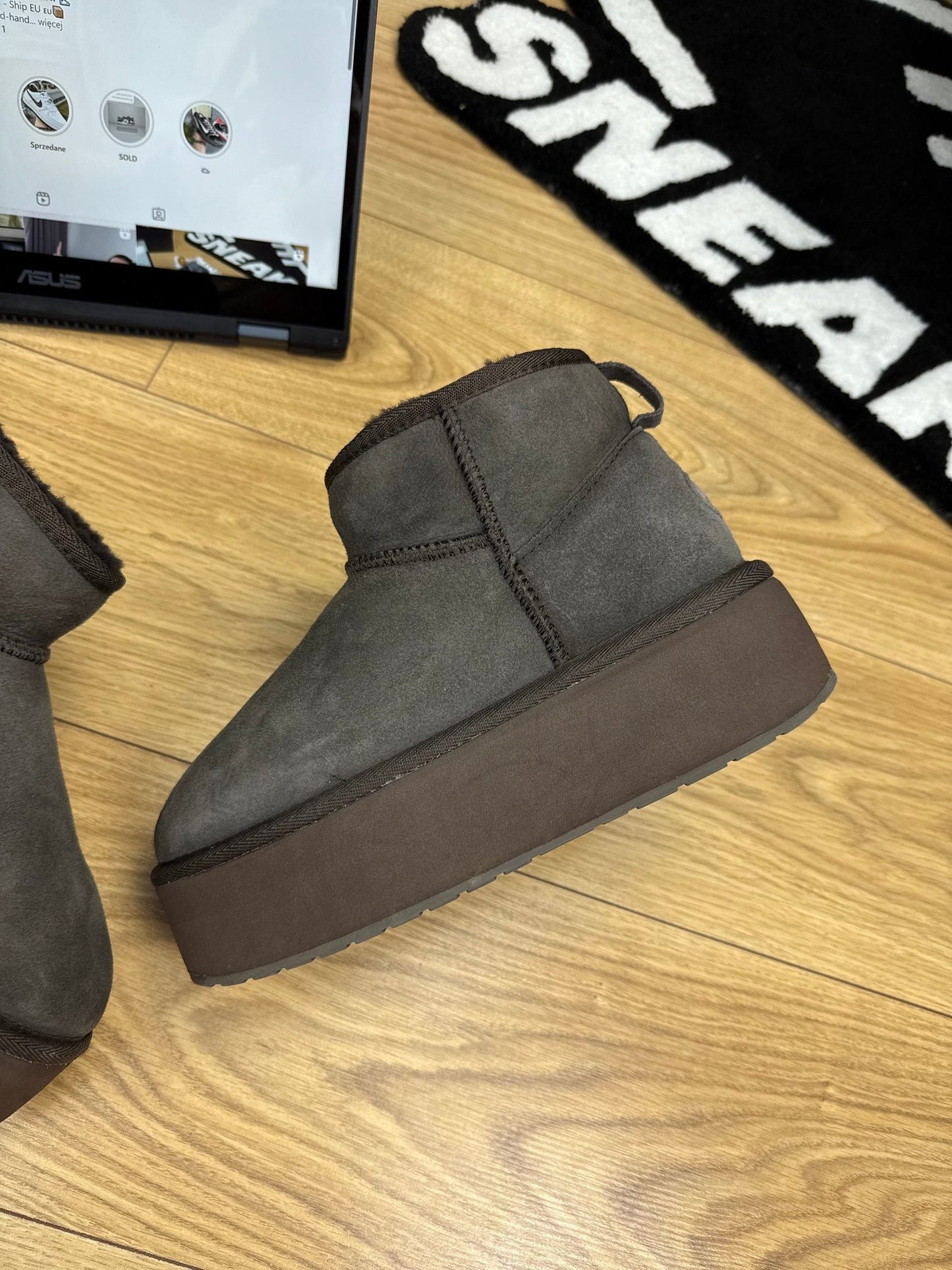 EMU Australia Stinger Micro Flatform Black — buty sportowe damskie w bardzo dobrym stanie rozmiar 40, zewnętrzny panel lewego buta
