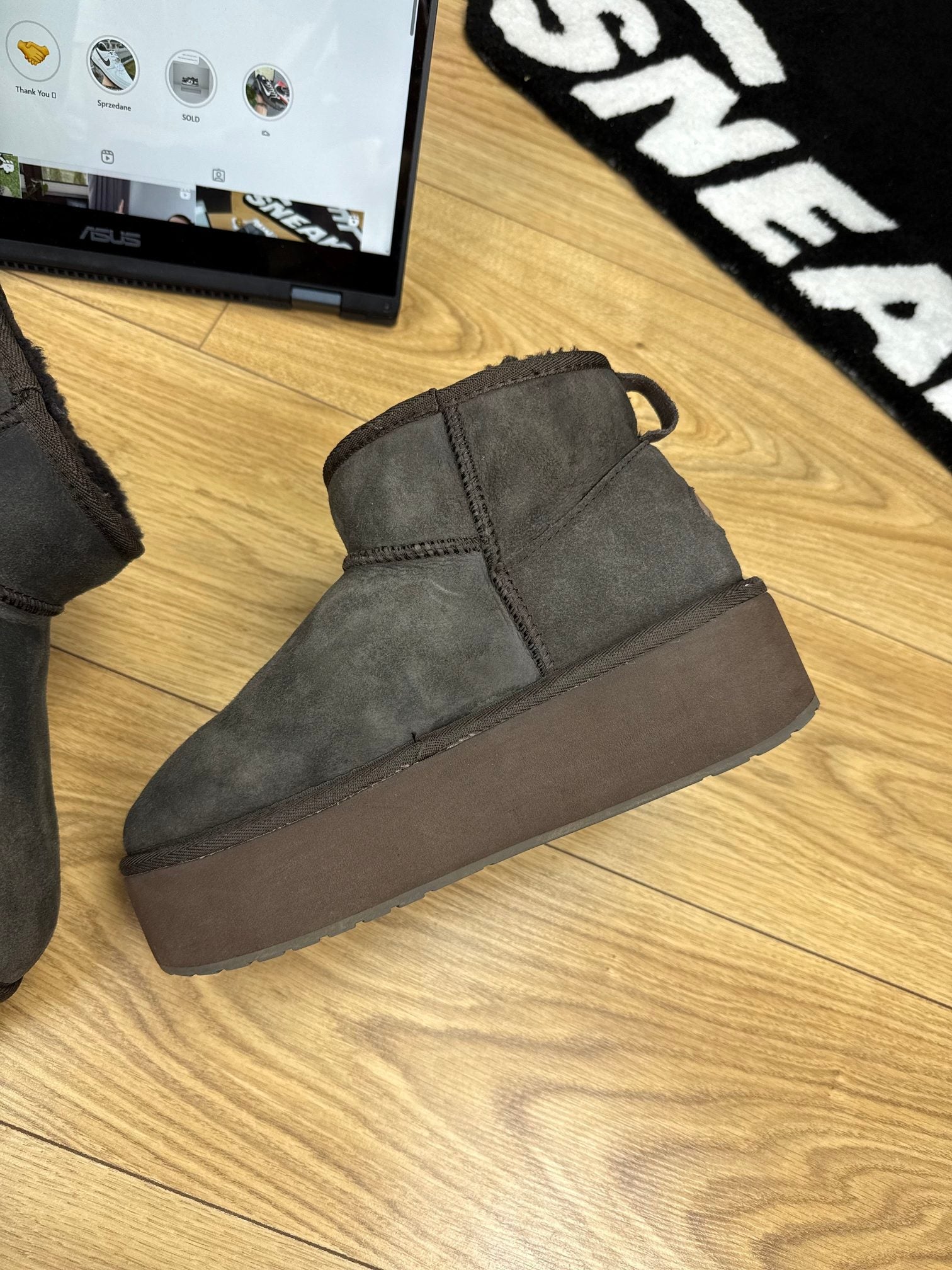 EMU Australia Stinger Micro Flatform Black — buty sportowe damskie w bardzo dobrym stanie rozmiar 40, wewnętrzny panel prawego buta