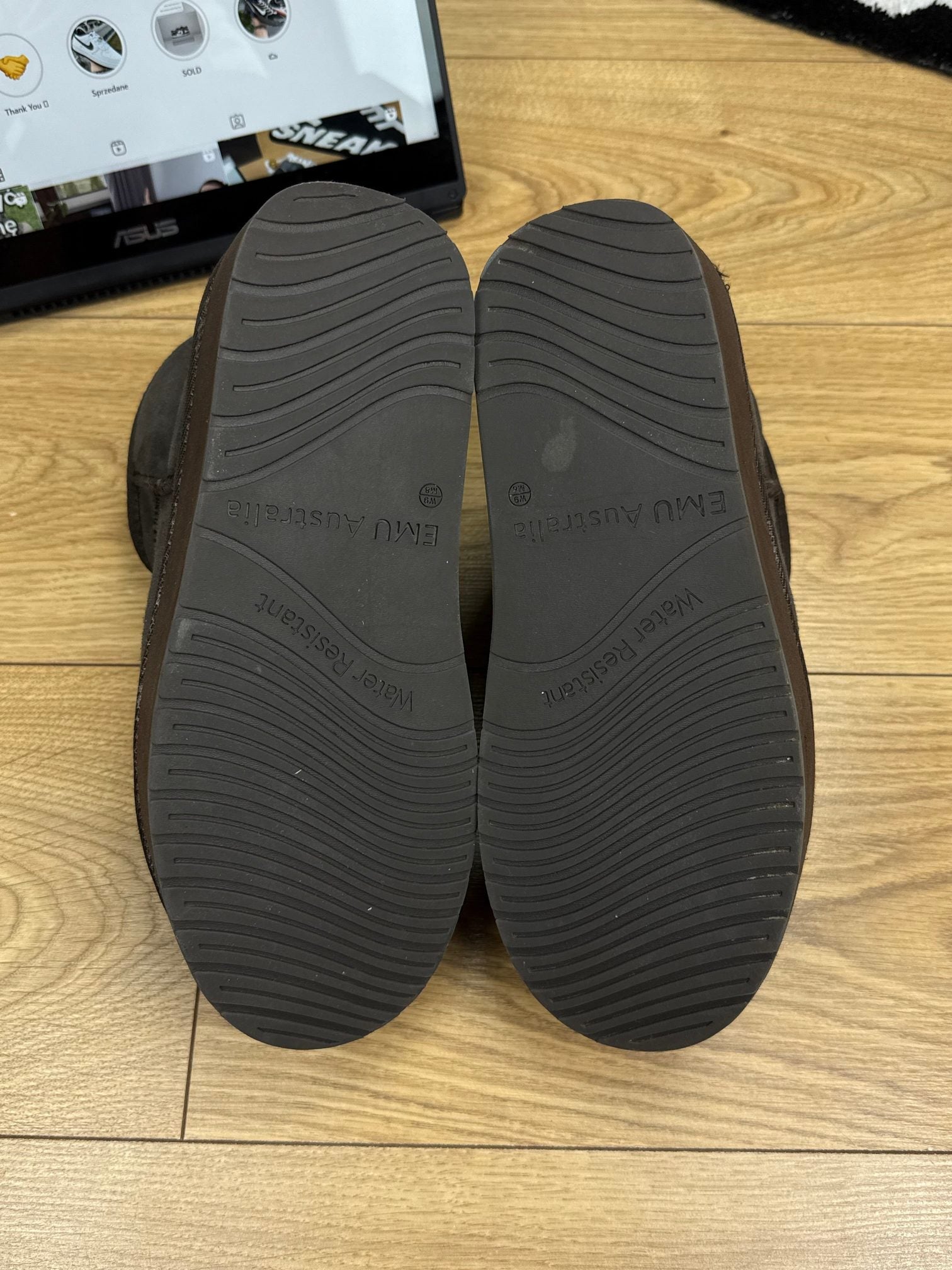 EMU Australia Stinger Micro Flatform Black — buty sportowe damskie w bardzo dobrym stanie rozmiar 40, zapiętki butów