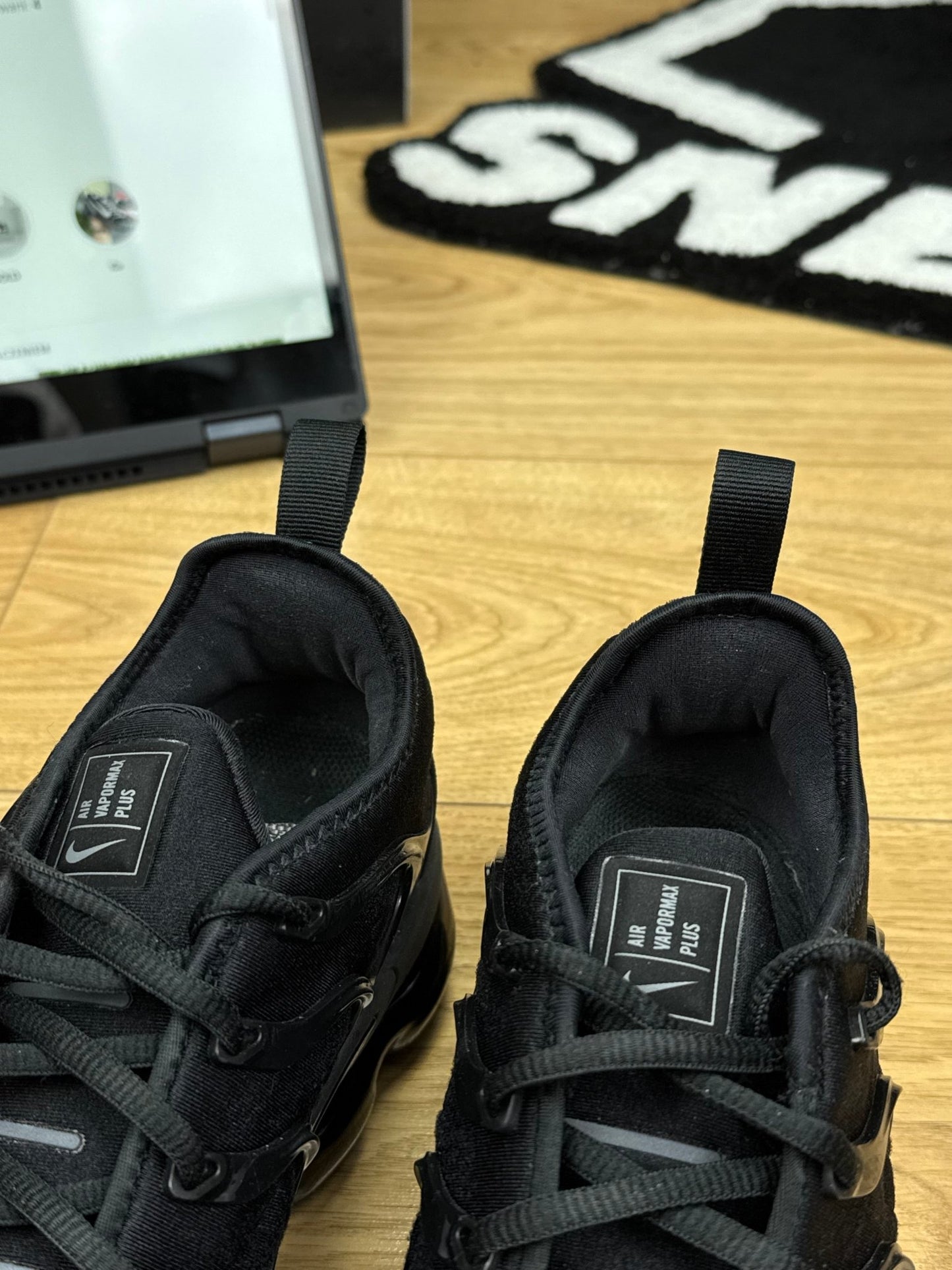 Nike Air Vapormax Plus (42.5)