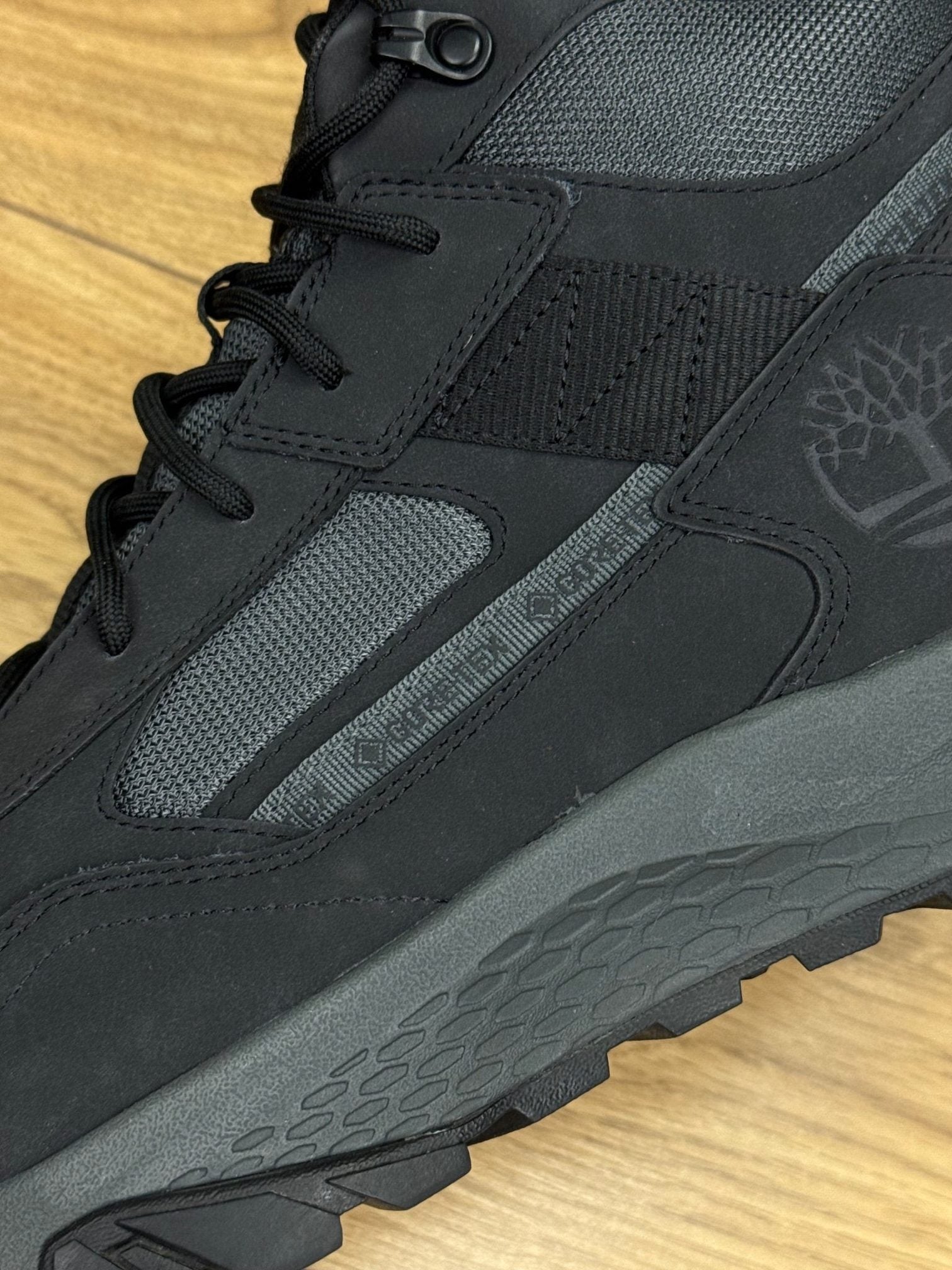 Timberland Lincoln Peak Mid GTX Lincoln Peak GTX — buty sportowe męskie w bardzo dobrym stanie rozmiar 44.5, widok z góry na wewnętrzną stronę butów